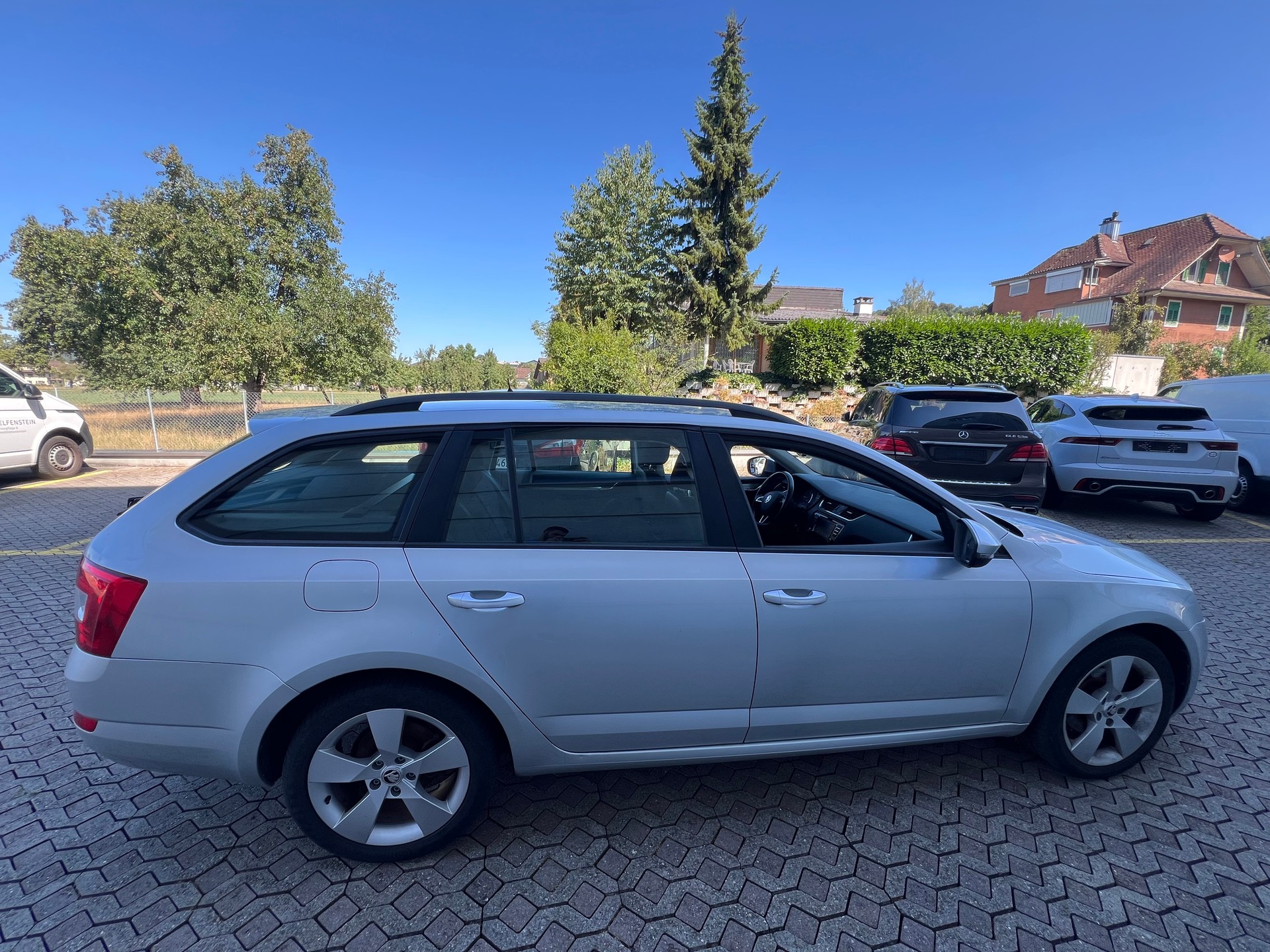 SKODA Octavia Combi 2.0 TDI Ambition 4x4 *TOP*-image-3