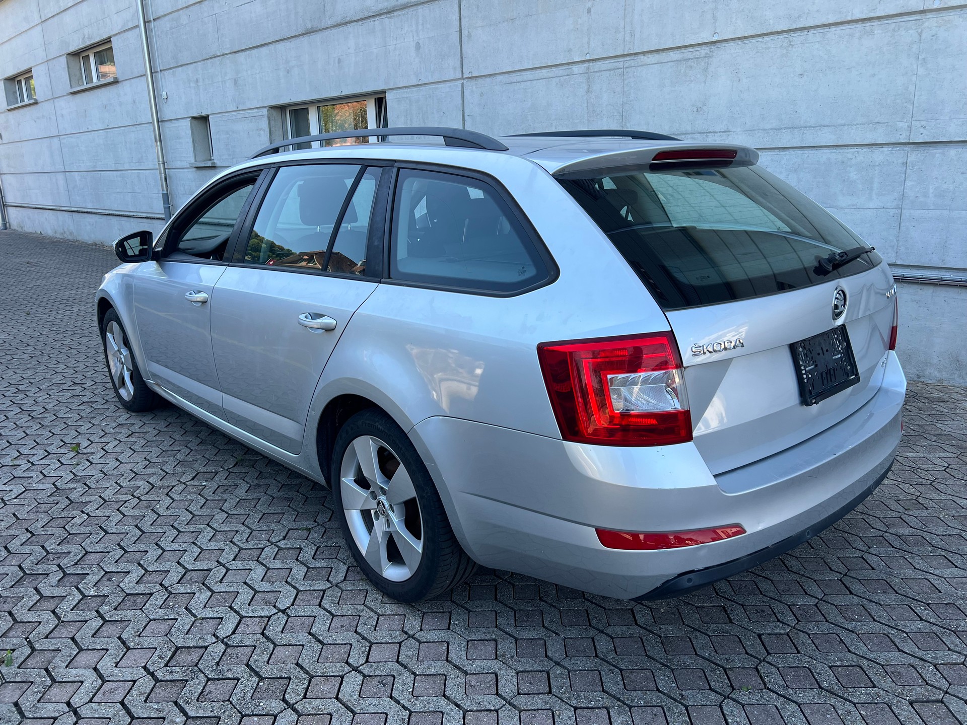 SKODA Octavia Combi 2.0 TDI Ambition 4x4 *TOP*-image-5