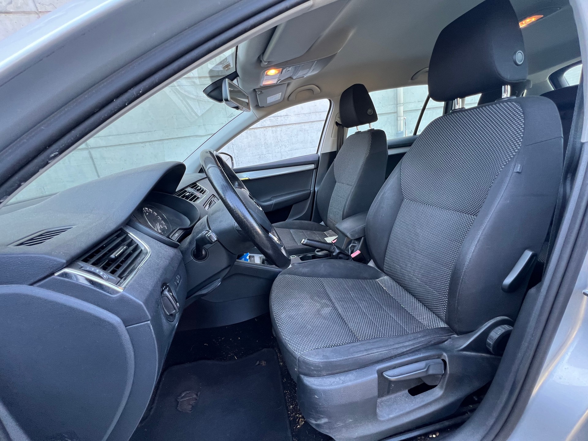 SKODA Octavia Combi 2.0 TDI Ambition 4x4 *TOP*-image-9