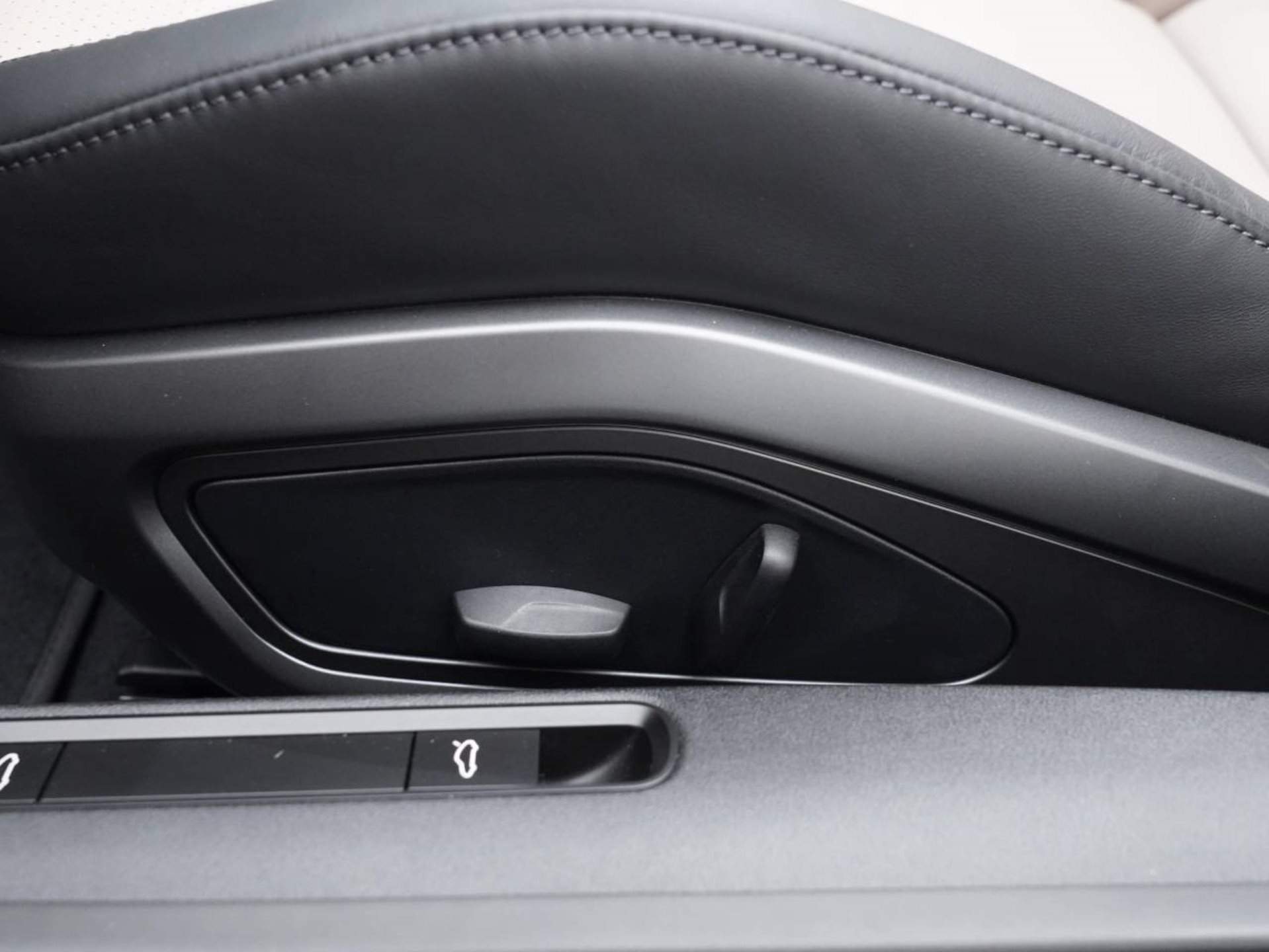PORSCHE 911 Targa 4S-image-21