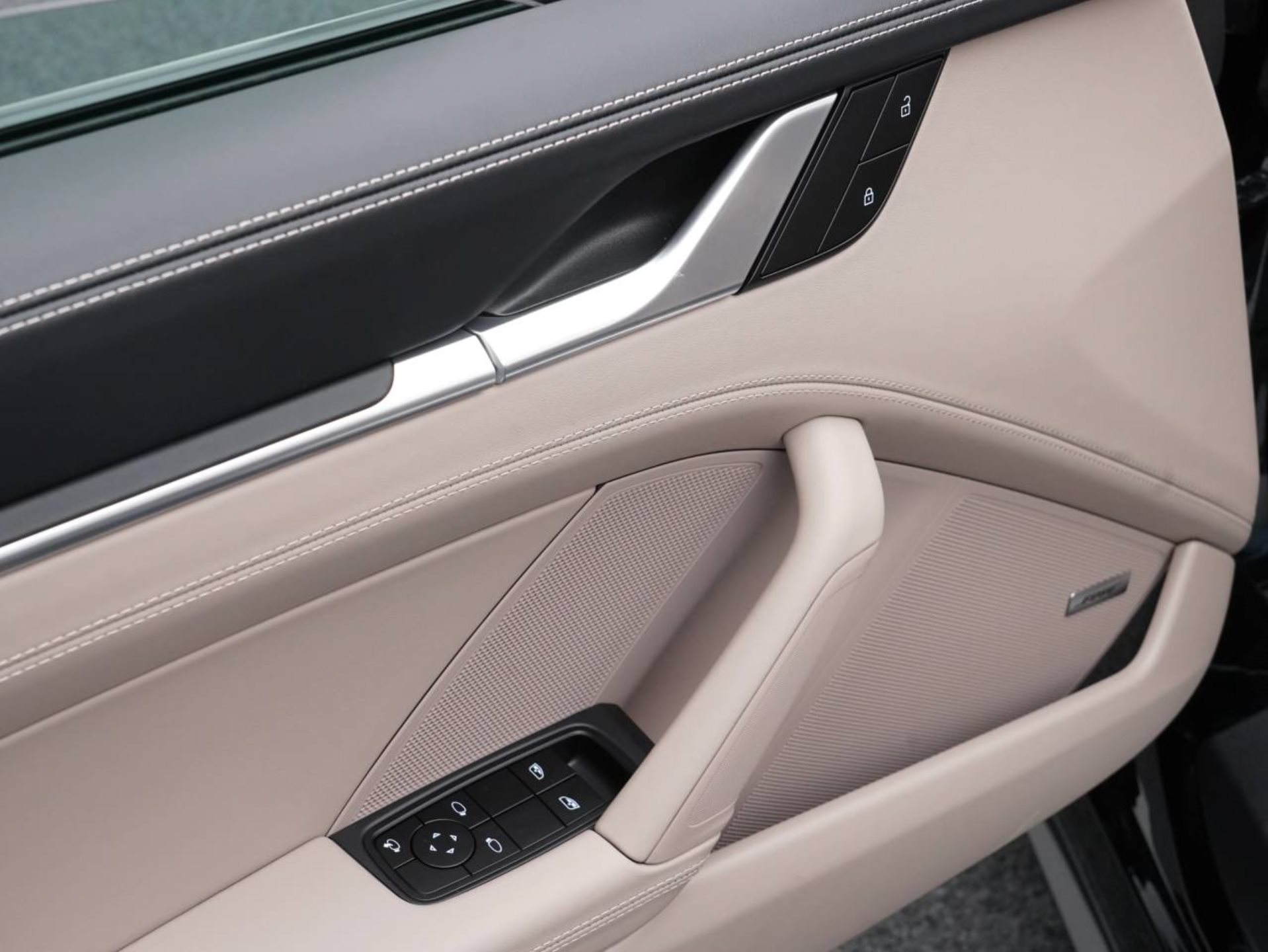 PORSCHE 911 Targa 4S-image-20