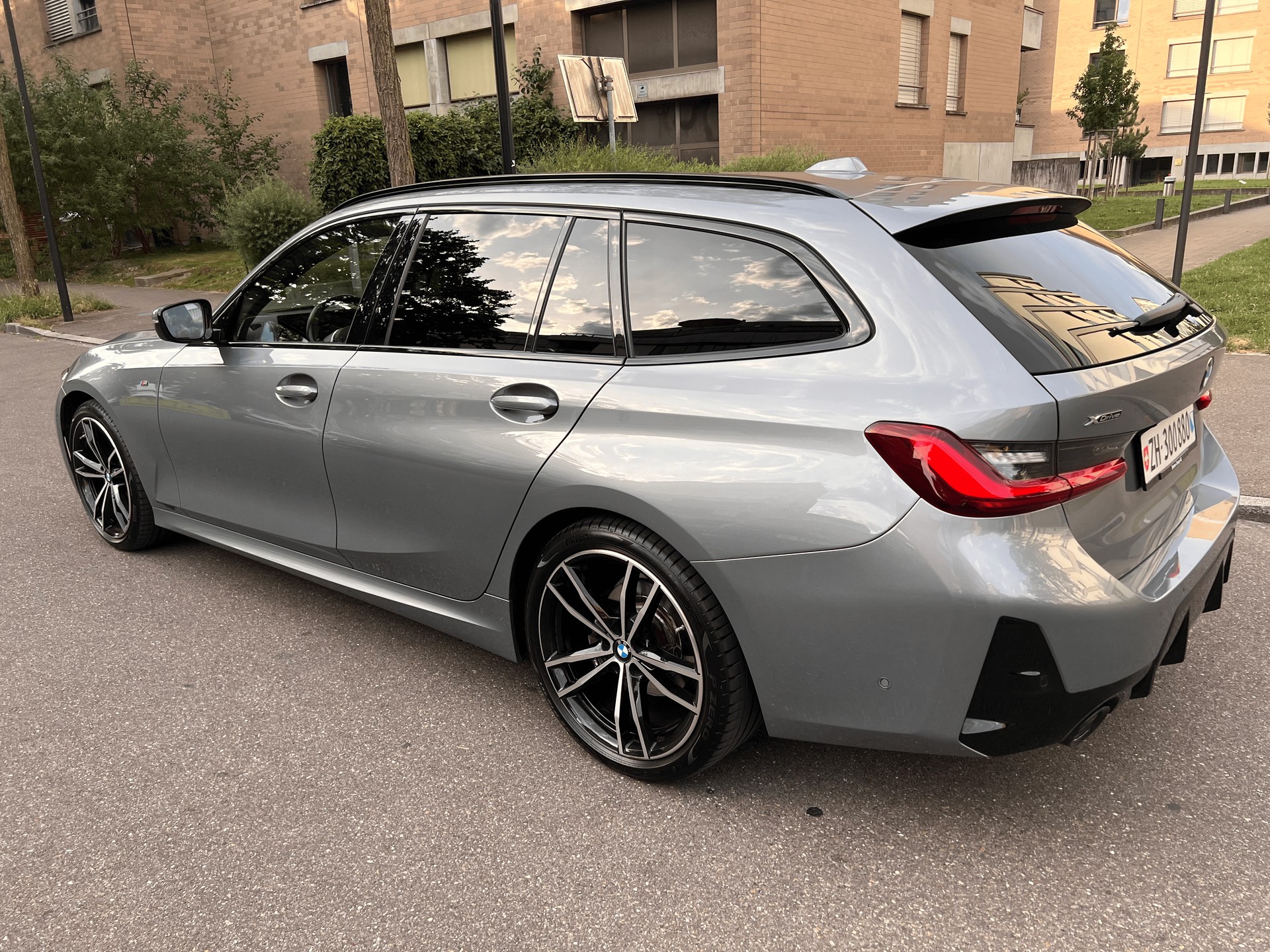 BMW BMW 320d xDrive 48V Touring M Sport Steptronic-image-2