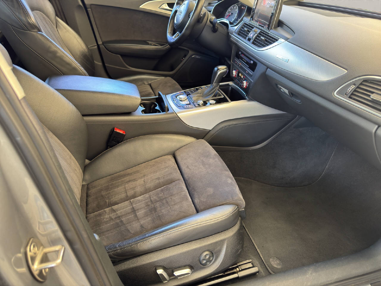 AUDI A6 Avant 3.0 V6 TFSI quattro S-Tr.-image-11