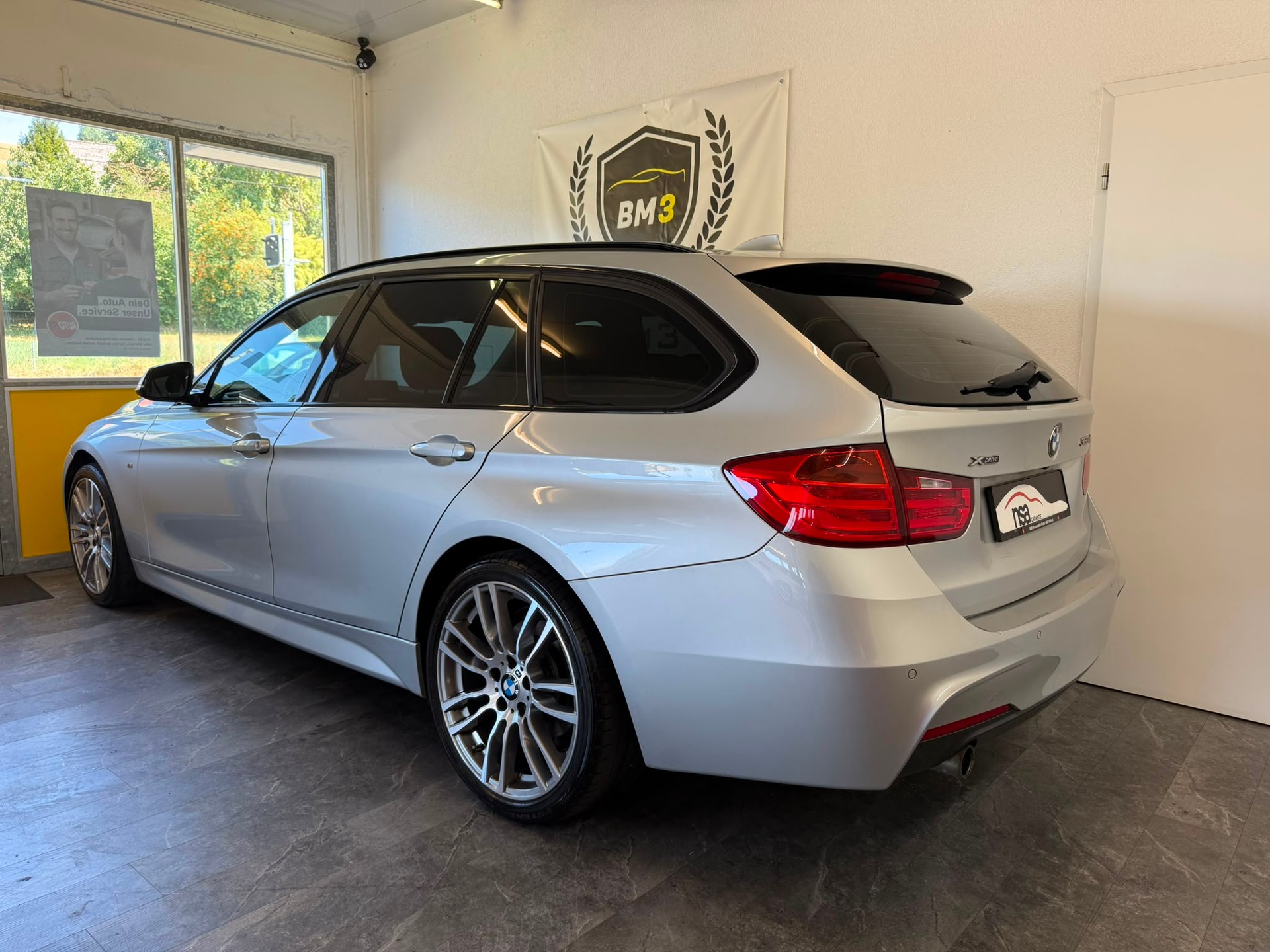 BMW 320d xDrive Touring Steptronic-image-2