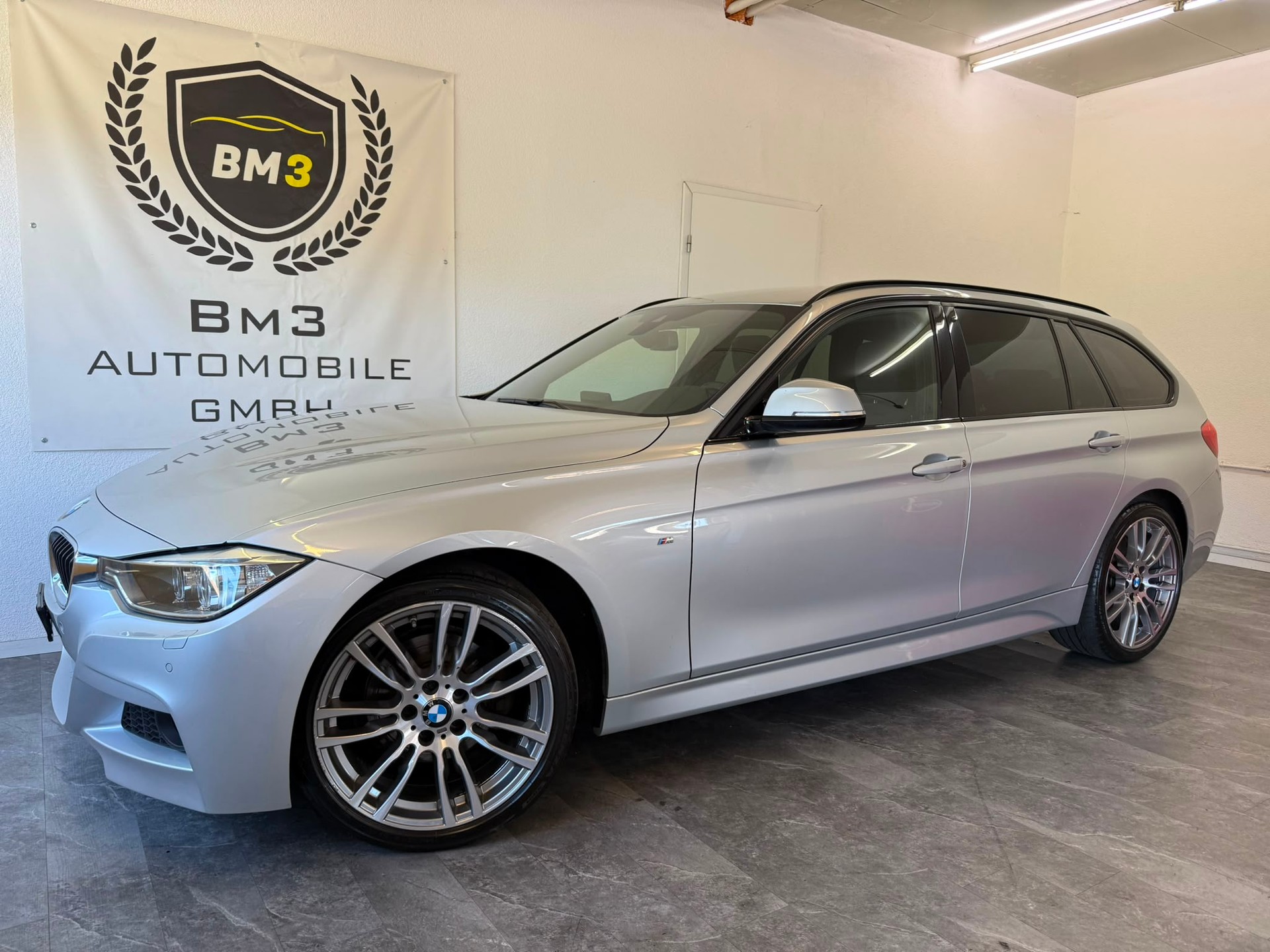 BMW 320d xDrive Touring Steptronic-image-1