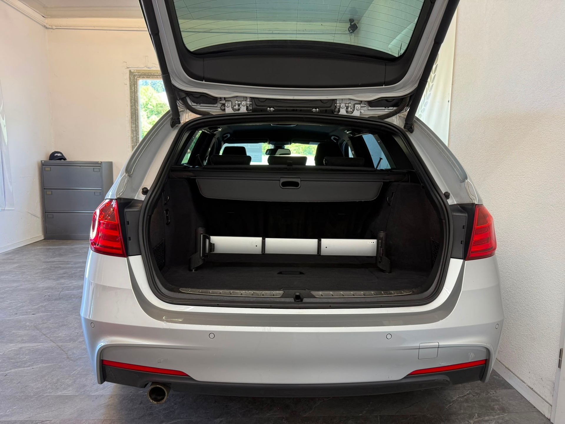 BMW 320d xDrive Touring Steptronic-image-4