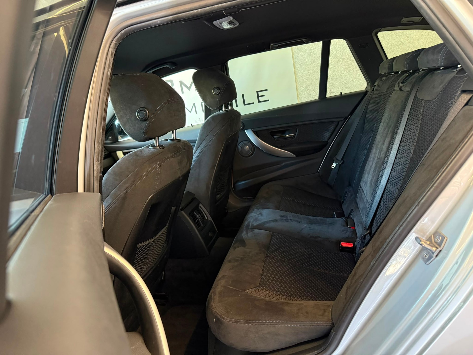BMW 320d xDrive Touring Steptronic-image-10