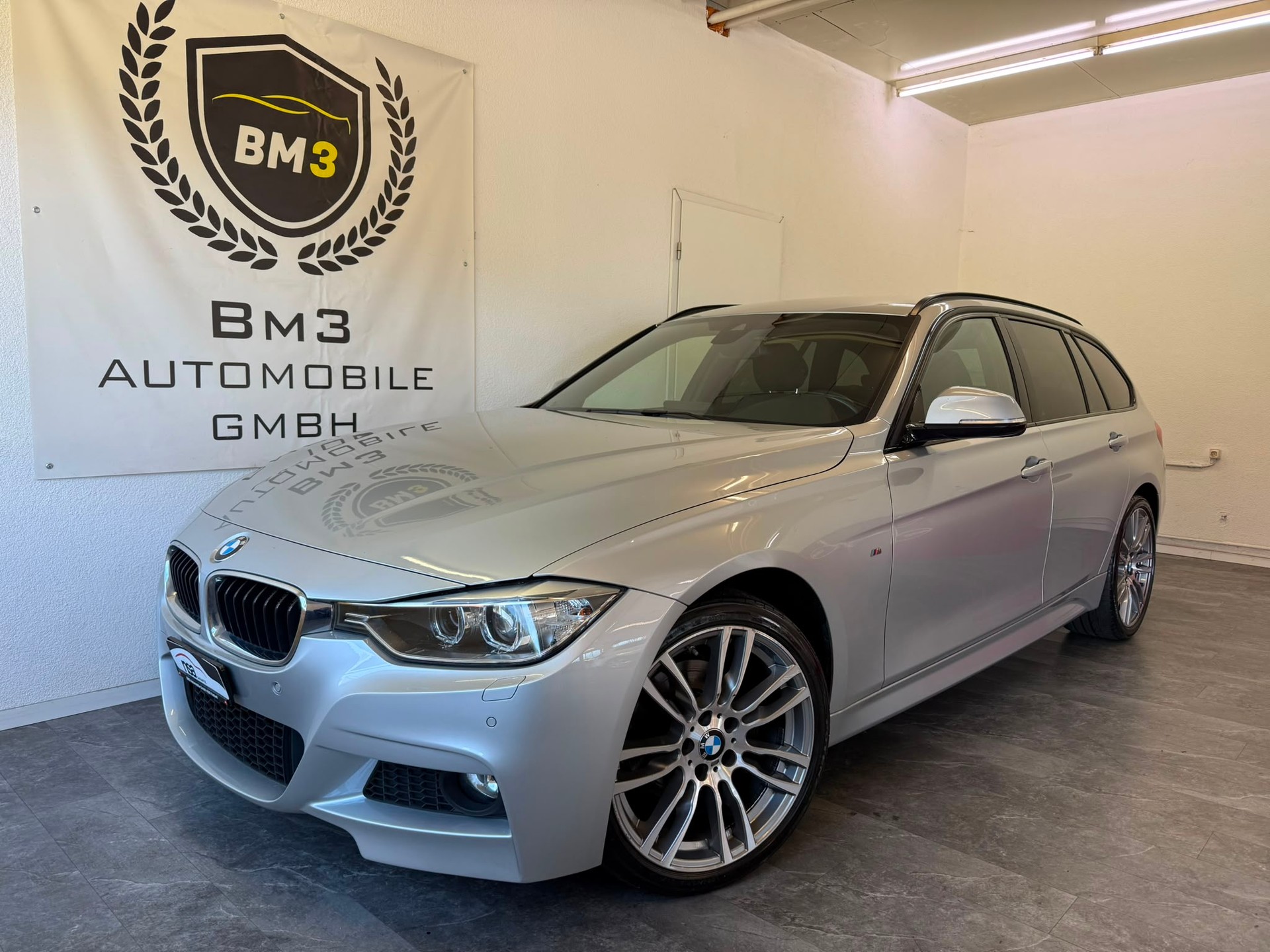 BMW 320d xDrive Touring Steptronic-image-0