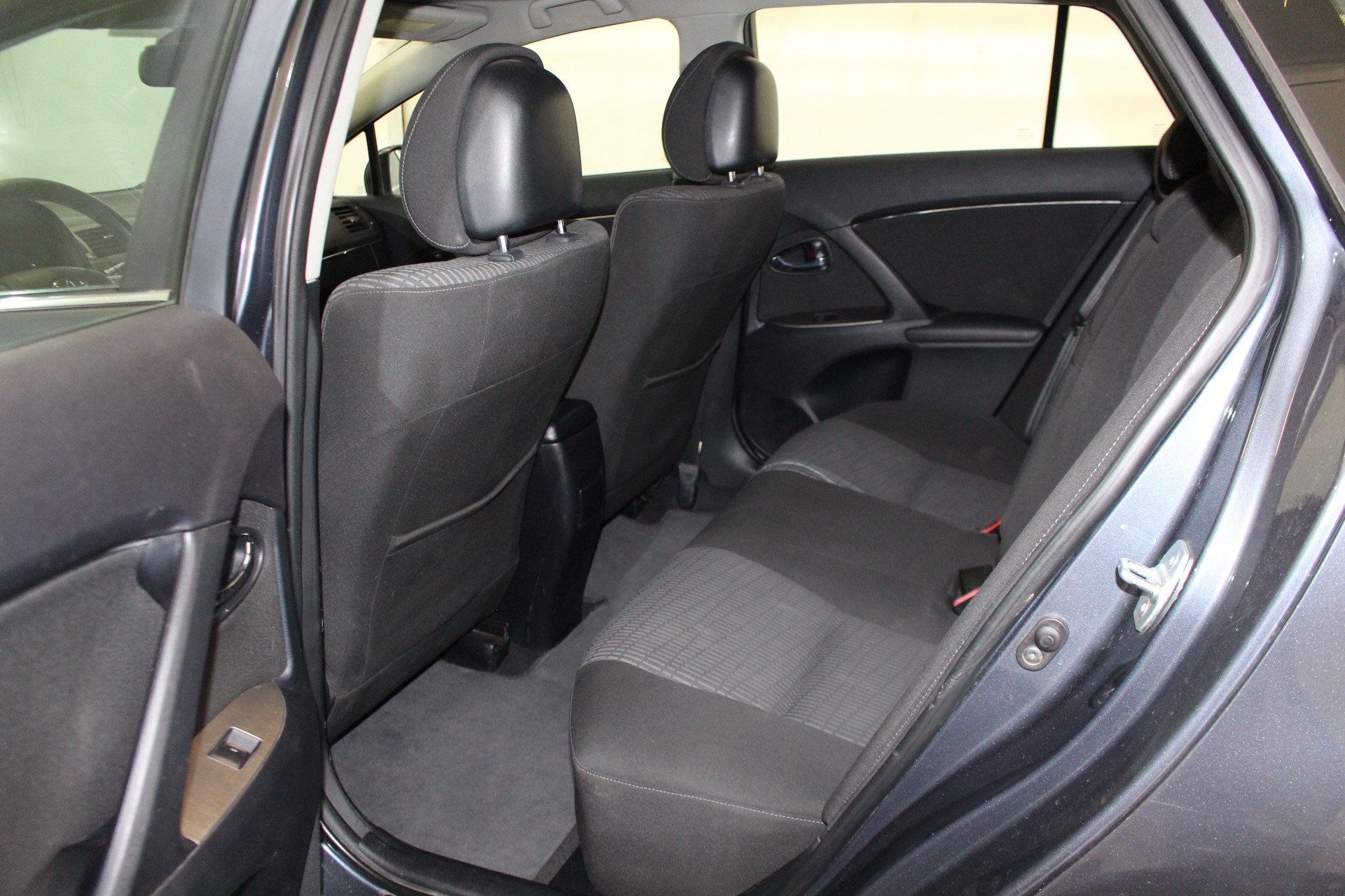 TOYOTA Avensis Wagon 2.0 VMa Luna MdS-image-7