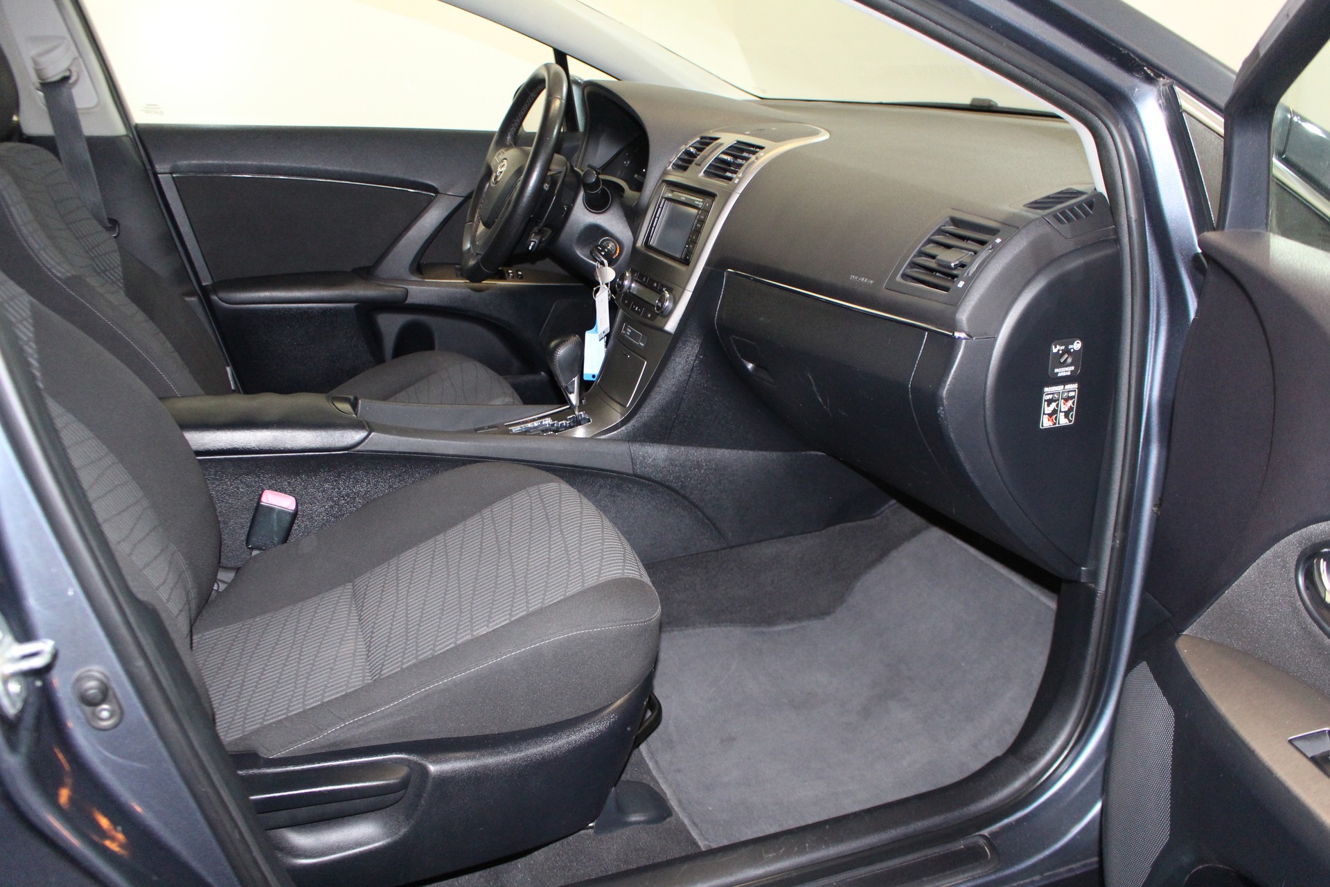 TOYOTA Avensis Wagon 2.0 VMa Luna MdS-image-10