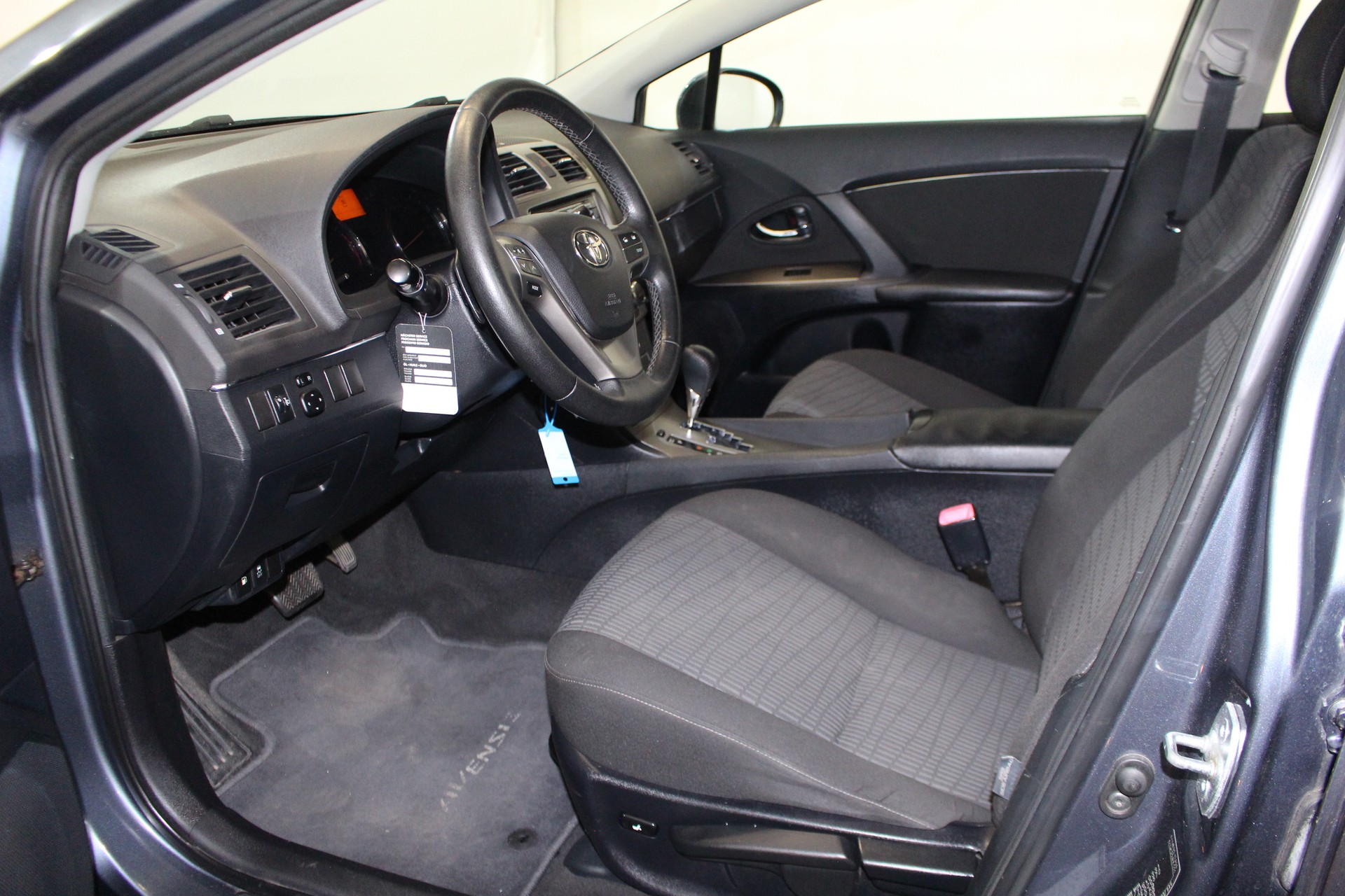 TOYOTA Avensis Wagon 2.0 VMa Luna MdS-image-6