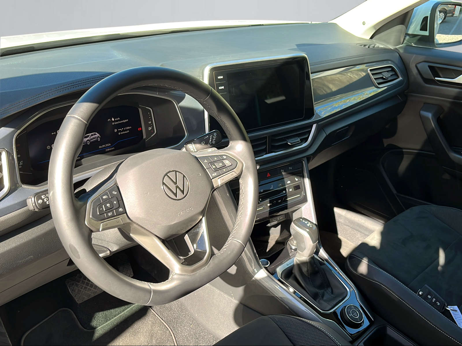 VW T-Roc 2.0 TSI Style DSG 4Motion-image-4