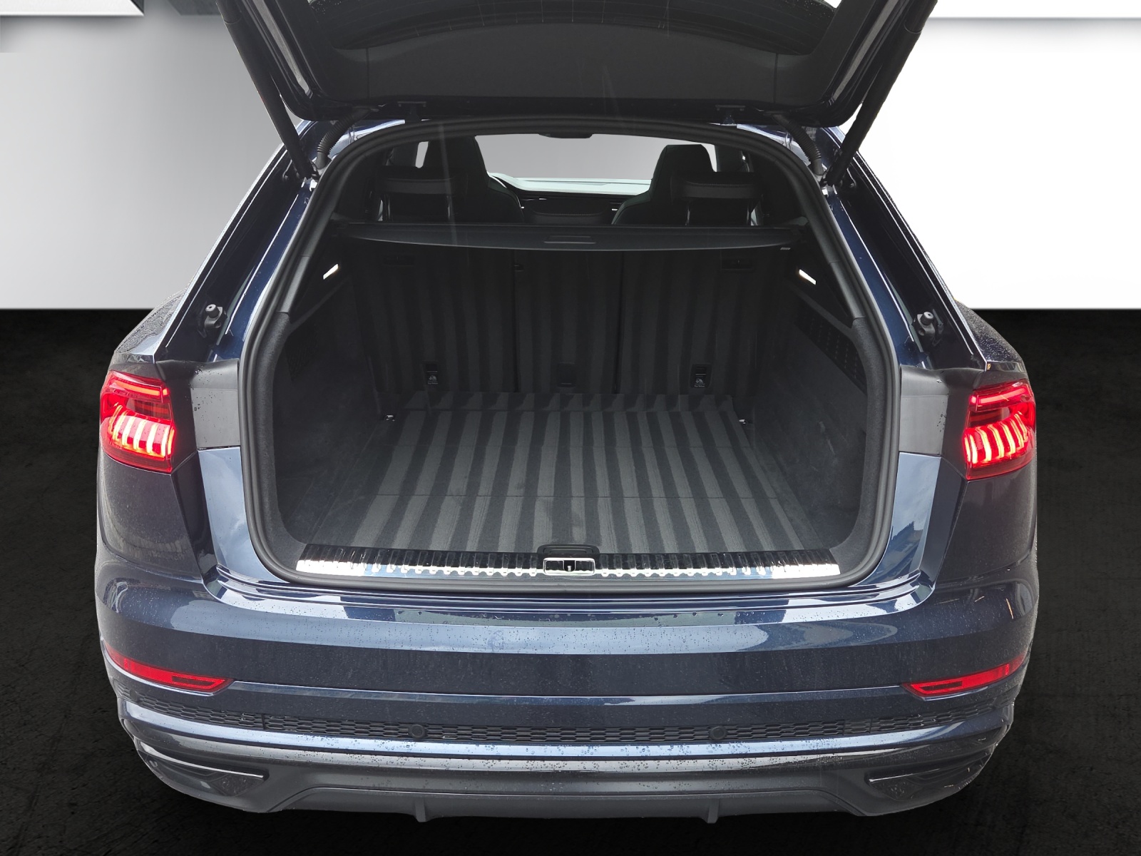 AUDI Q8 55 TFSI quattro tiptronic-image-17