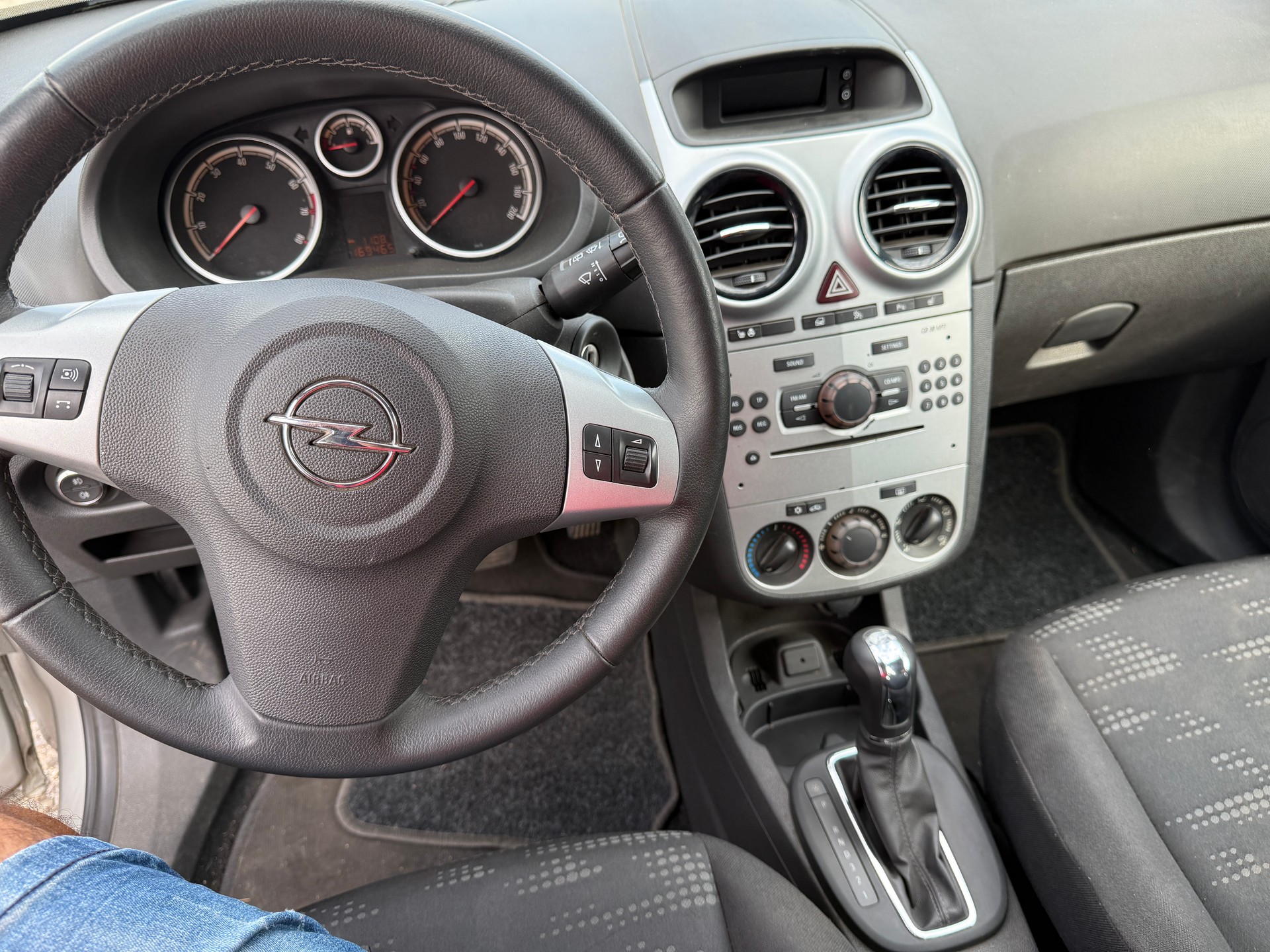 OPEL Corsa 1.4 TP Enjoy Automatic-image-8