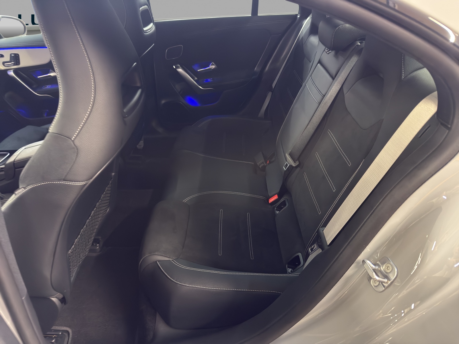 MERCEDES-BENZ CLA 200 - AMG / DISTRONIC / Rückfahrkamera / Soundsystem / Panorama-Dach-image-12