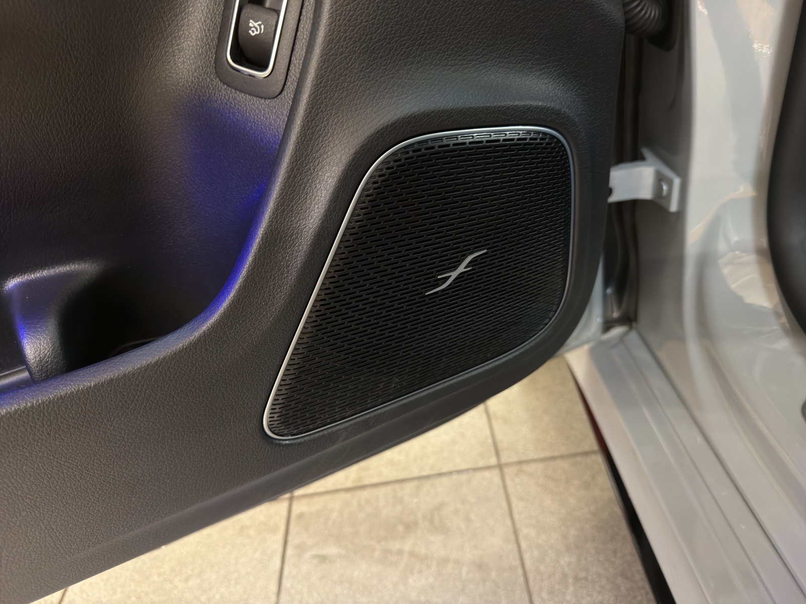 MERCEDES-BENZ CLA 200 - AMG / DISTRONIC / Rückfahrkamera / Soundsystem / Panorama-Dach-image-14