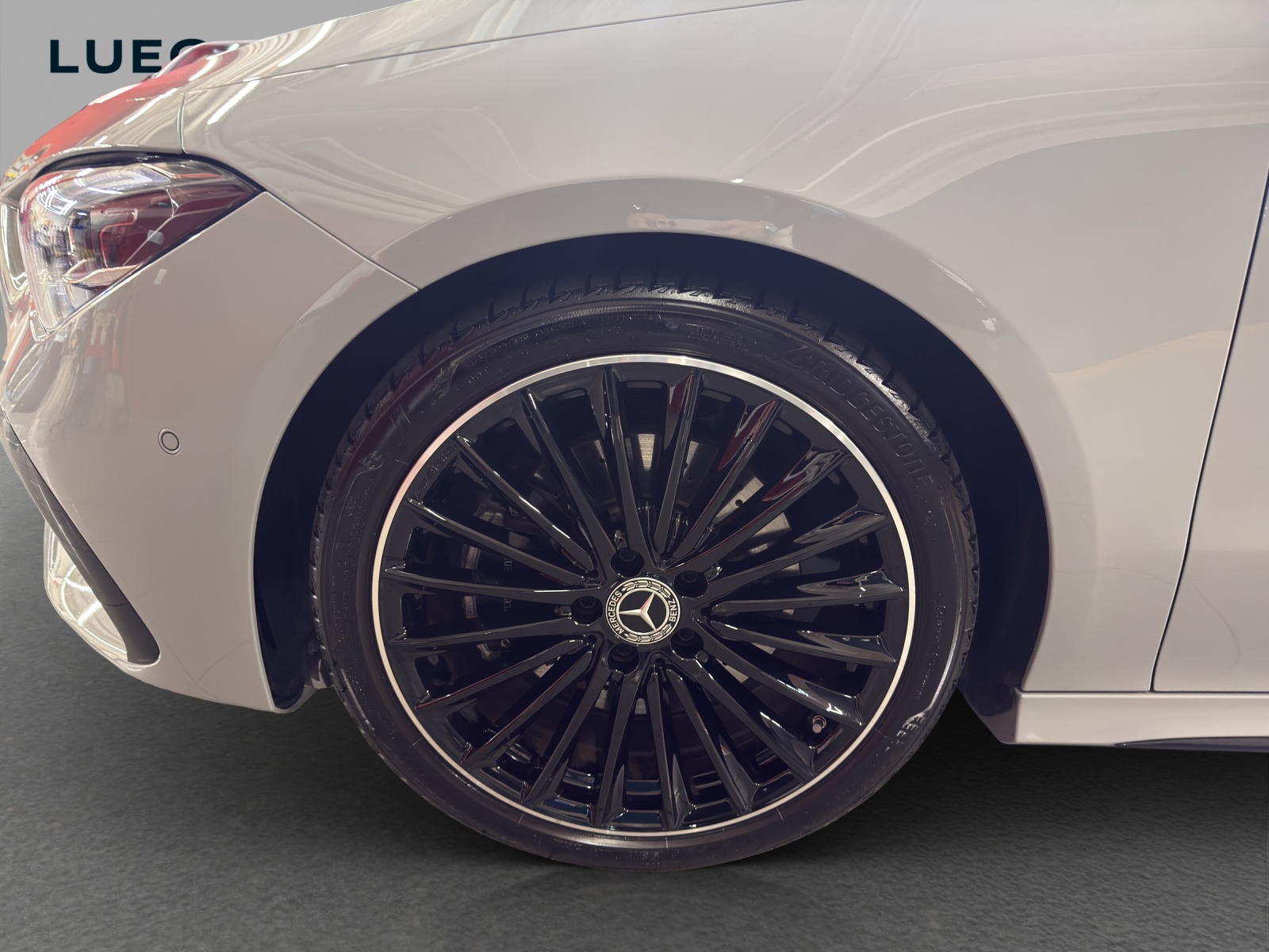 MERCEDES-BENZ CLA 200 - AMG / DISTRONIC / Rückfahrkamera / Soundsystem / Panorama-Dach-image-6