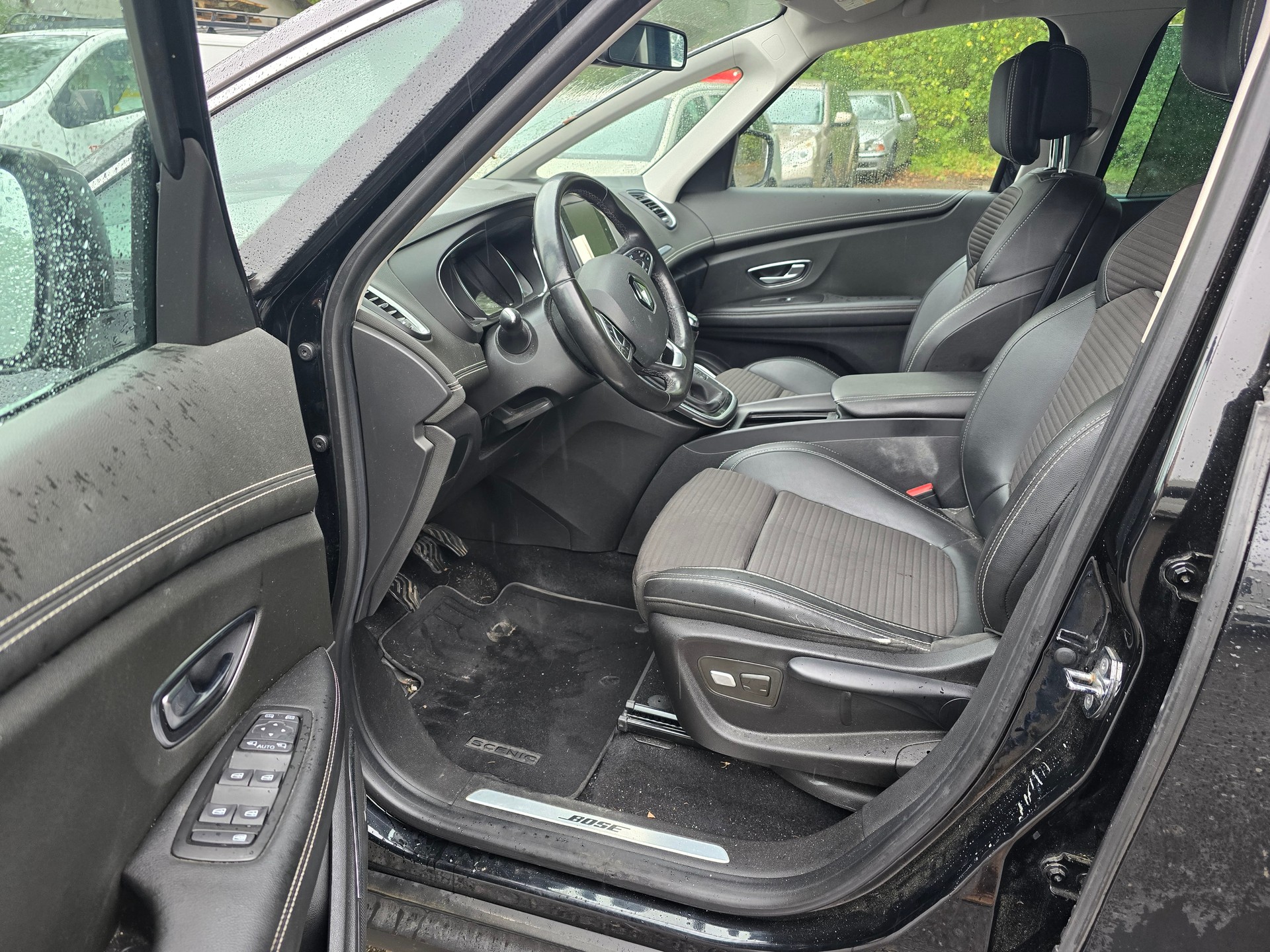 RENAULT Scénic 1.2 16V Turbo Bose-image-5