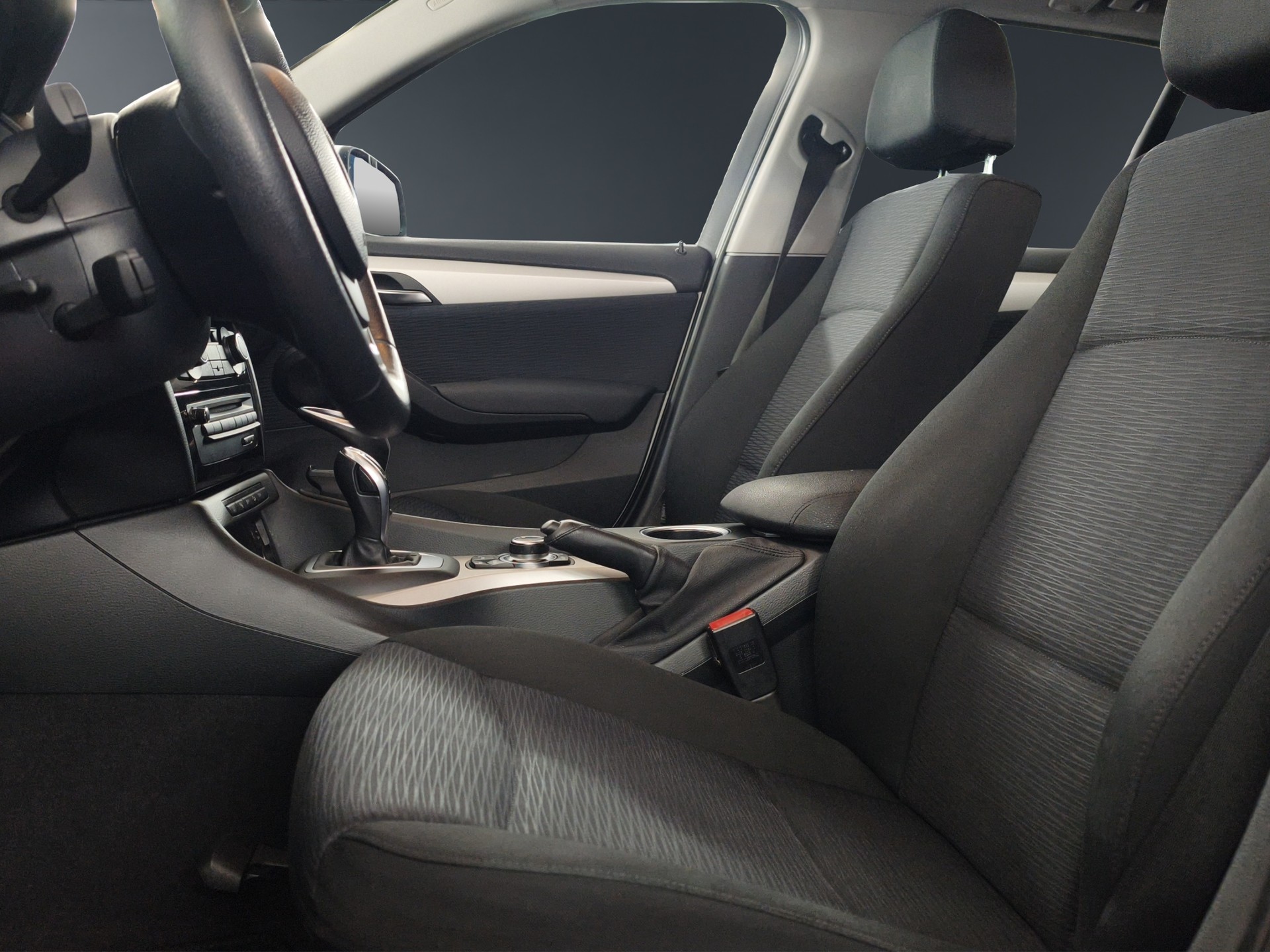 BMW X1 xDrive 20i Steptronic-image-8