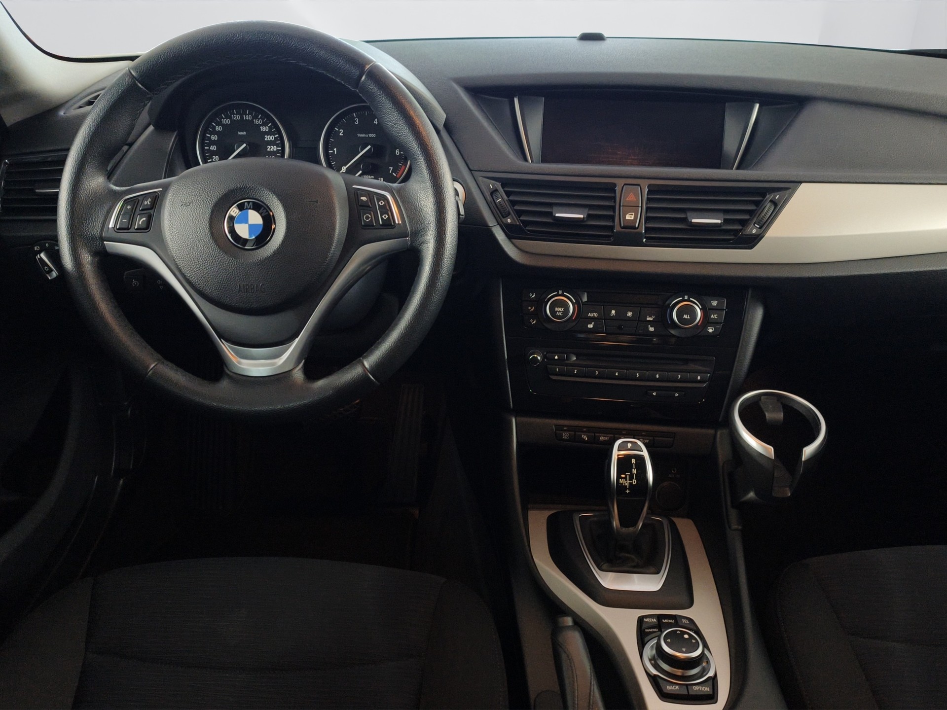 BMW X1 xDrive 20i Steptronic-image-10