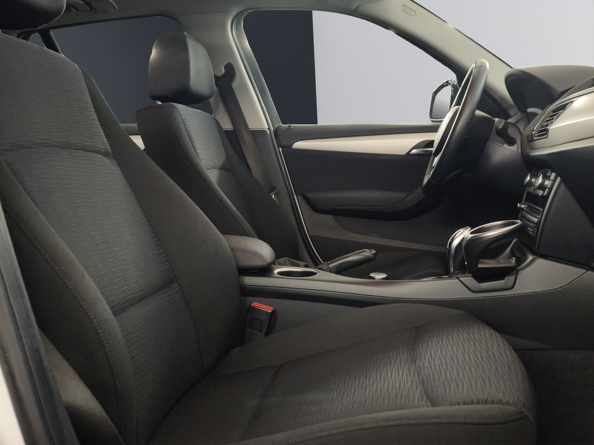 BMW X1 xDrive 20i Steptronic-image-9