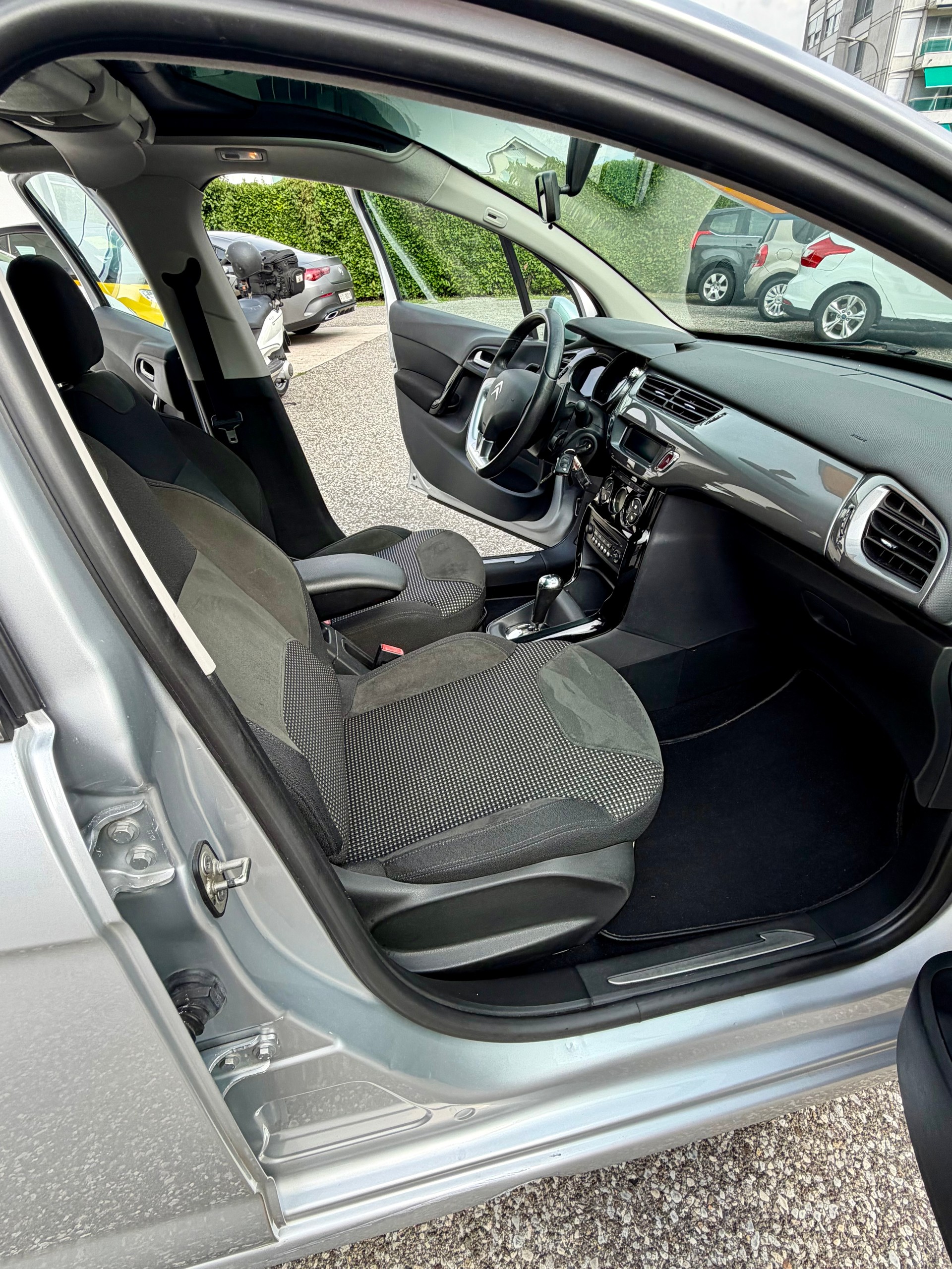 CITROEN C3 1.2i Exclusive ETG5-image-6