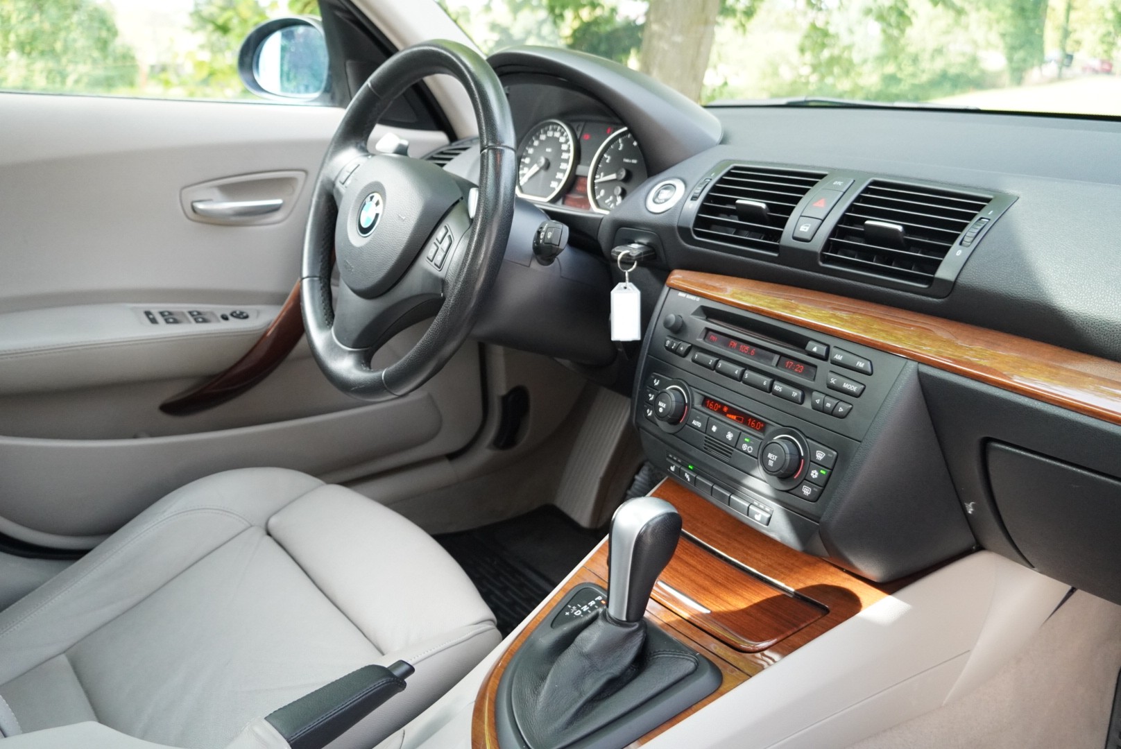 BMW 130i-image-7