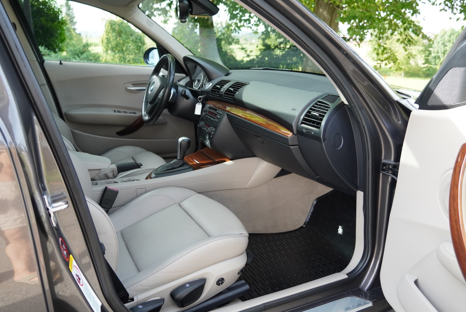 BMW 130i-image-6
