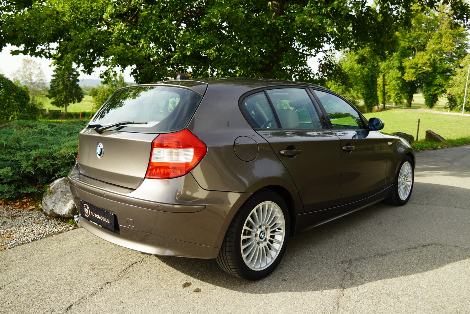 BMW 130i-image-4