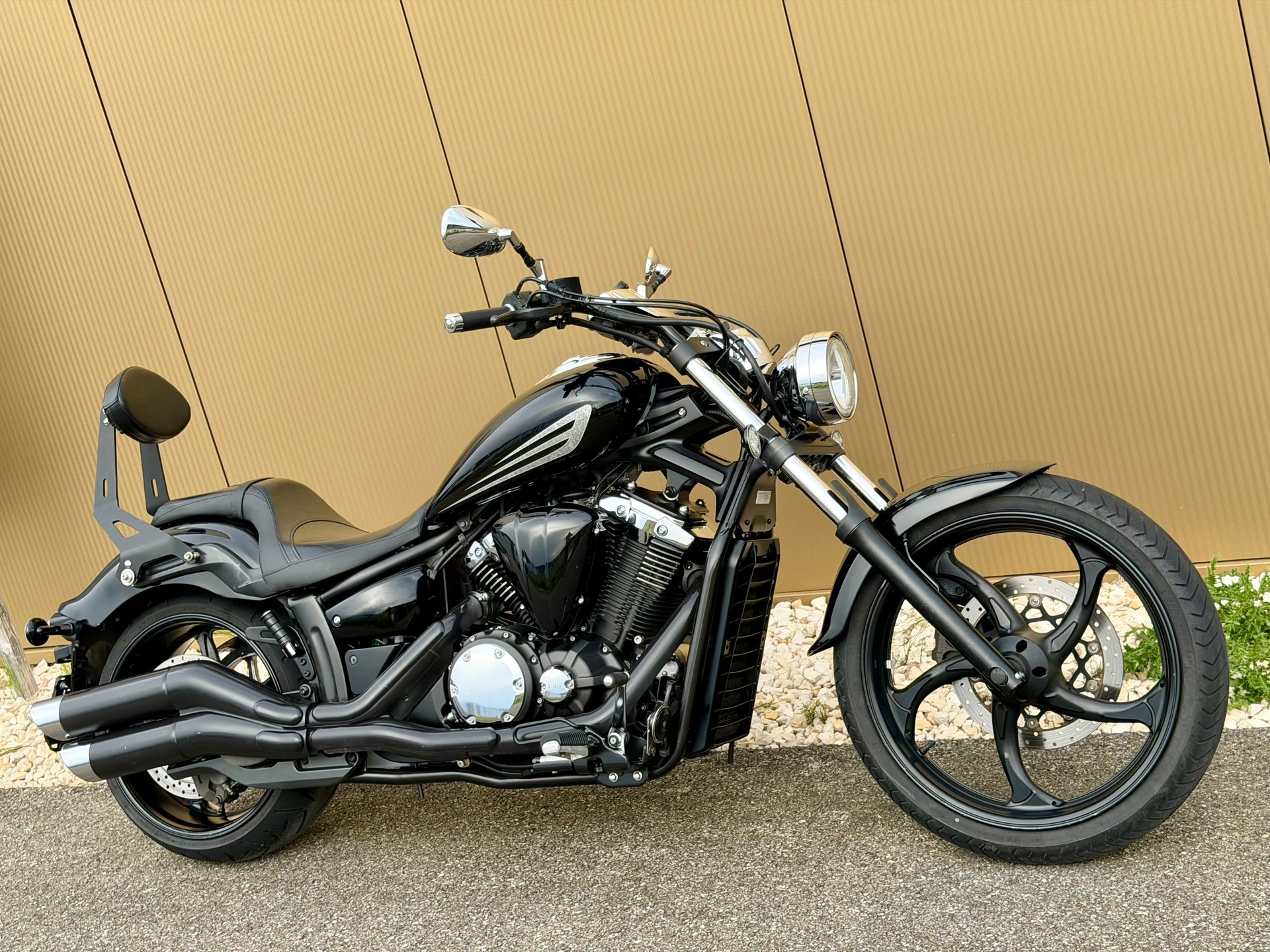 YAMAHA XVS 1300 Custom-showroom-element-2
