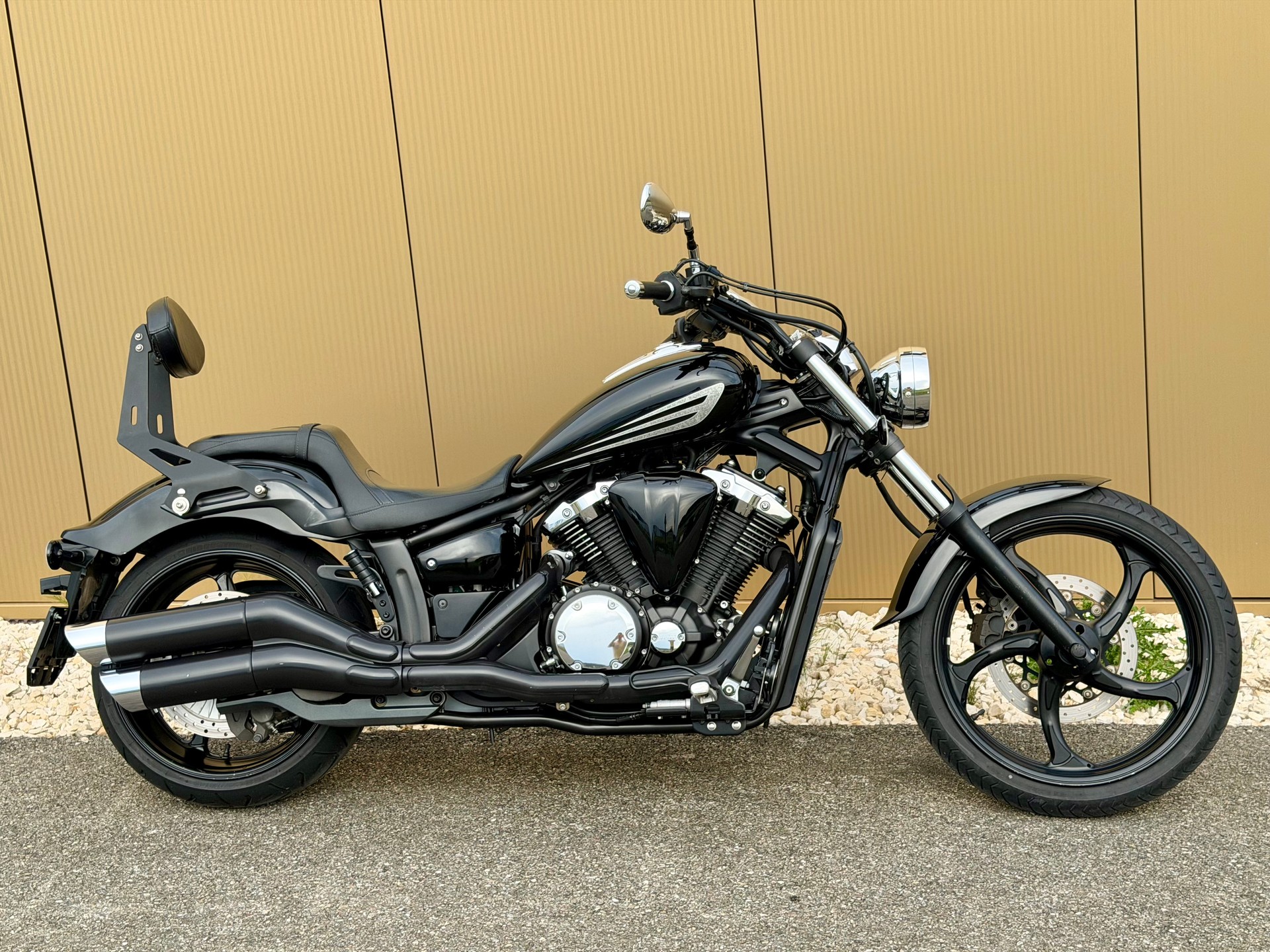 YAMAHA XVS 1300 Custom-showroom-element-3