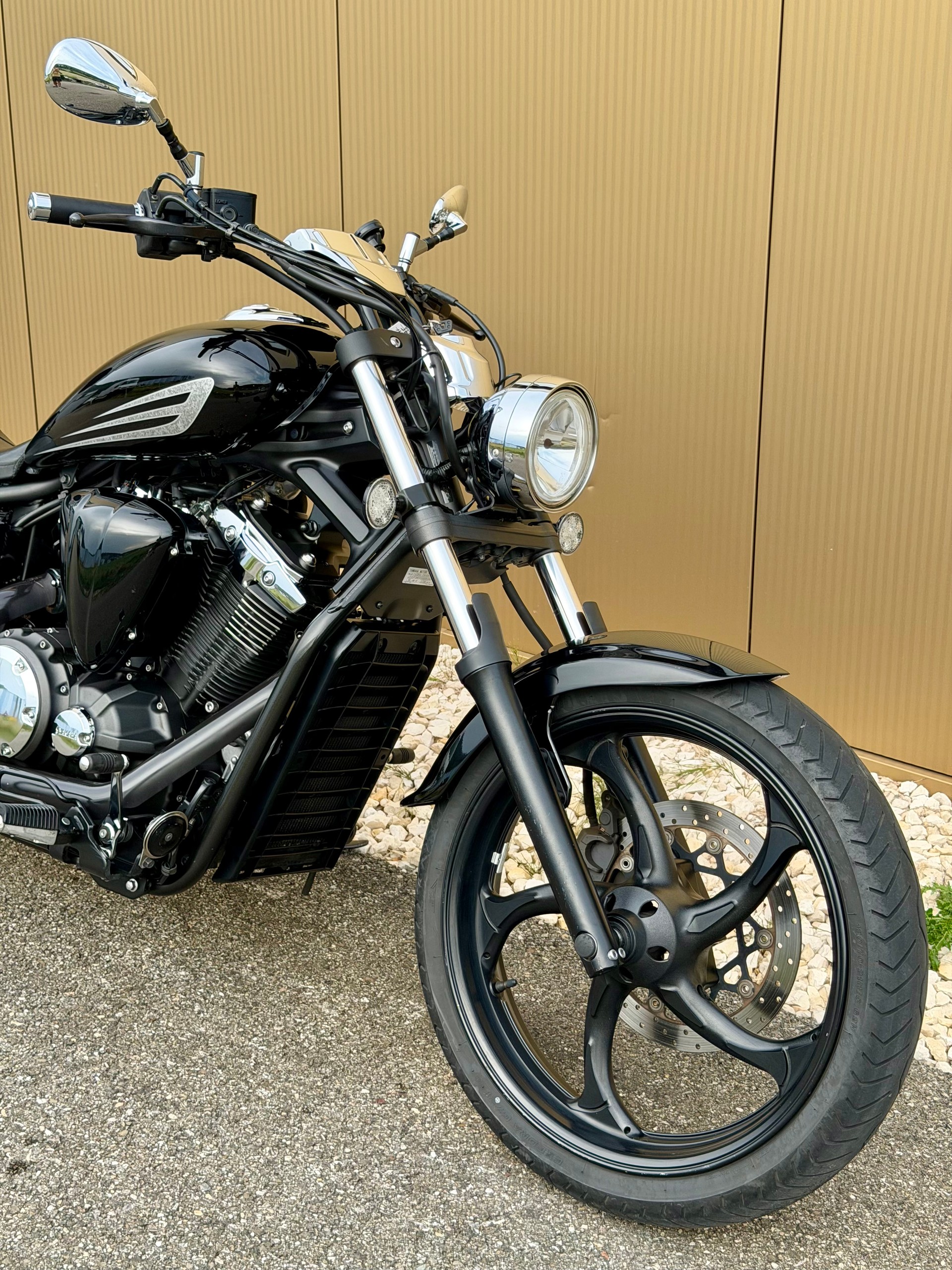 YAMAHA XVS 1300 Custom-showroom-element-1