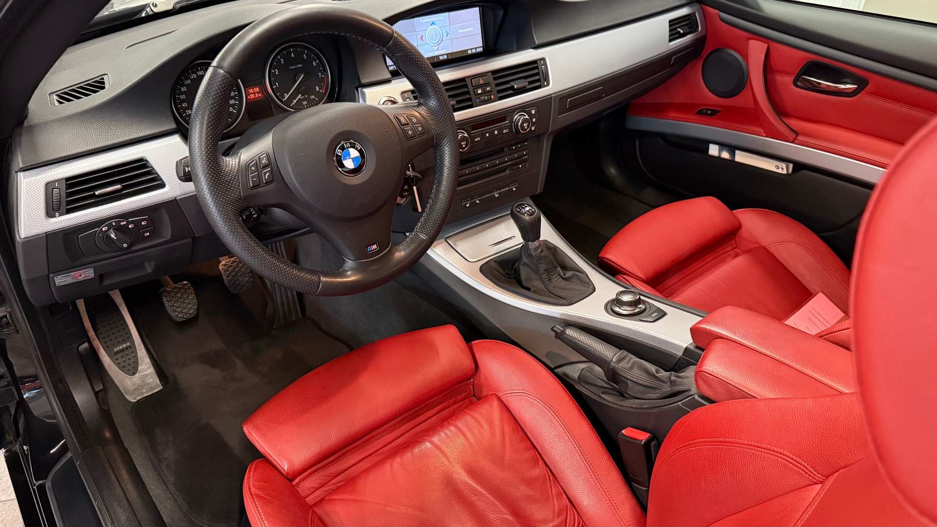 BMW 335i xDrive-image-2