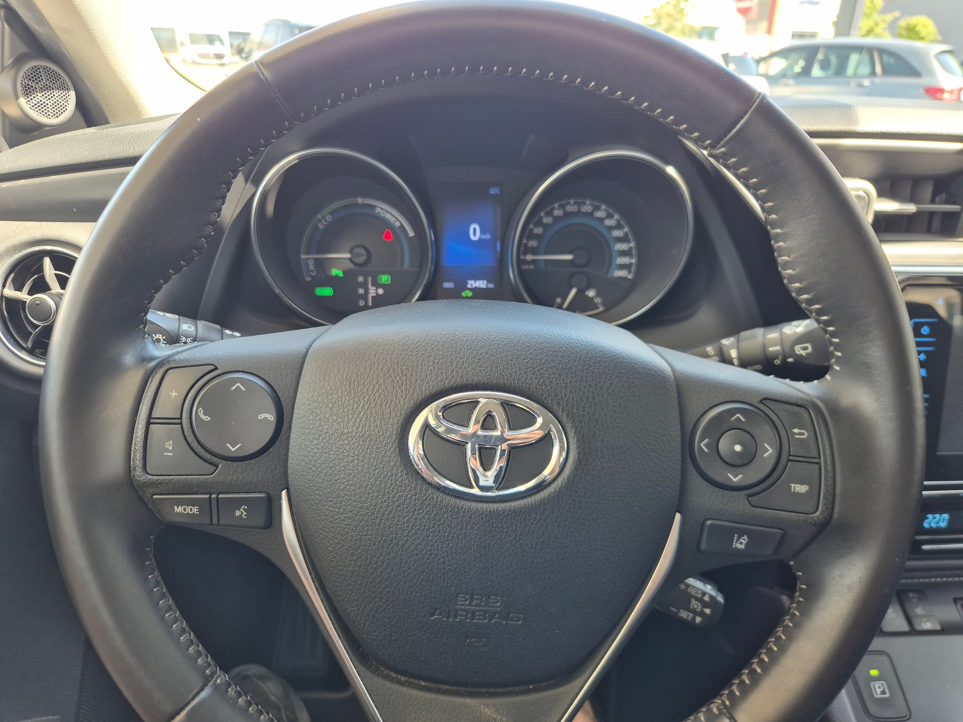 TOYOTA Auris 1.8 HSD Trend e-CVT-image-8