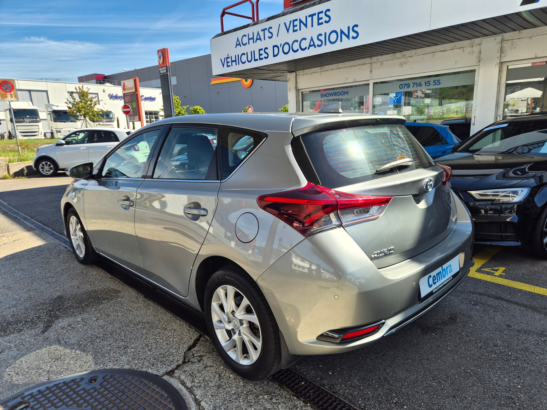 TOYOTA Auris 1.8 HSD Trend e-CVT-image-5