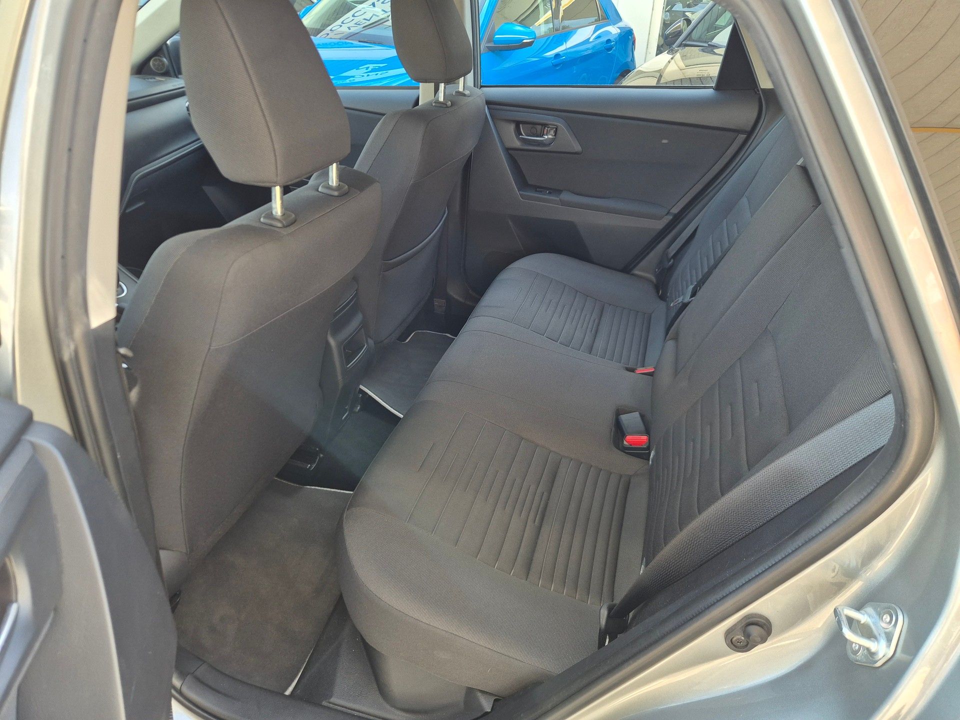 TOYOTA Auris 1.8 HSD Trend e-CVT-image-14