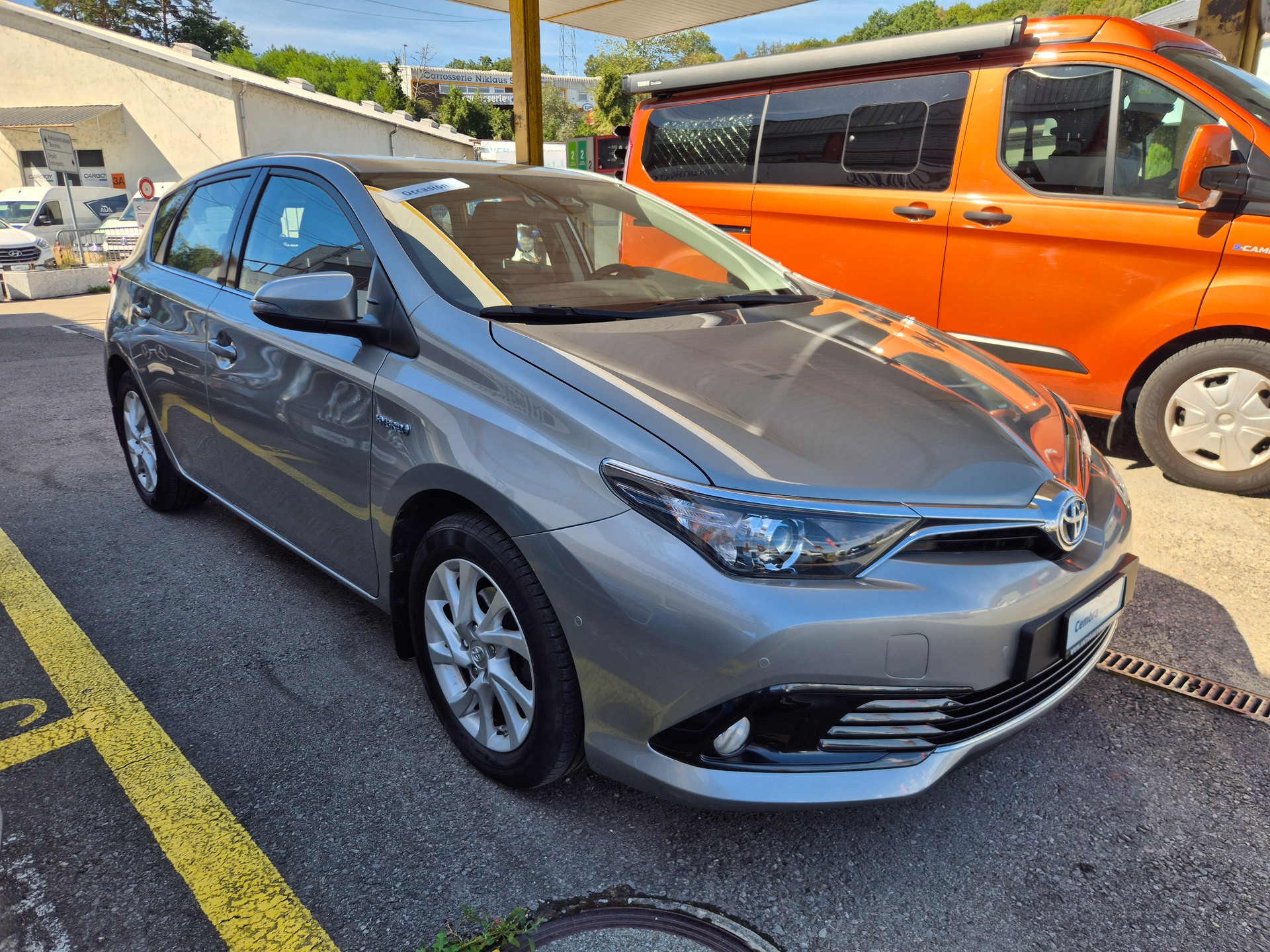 TOYOTA Auris 1.8 HSD Trend e-CVT-image-3