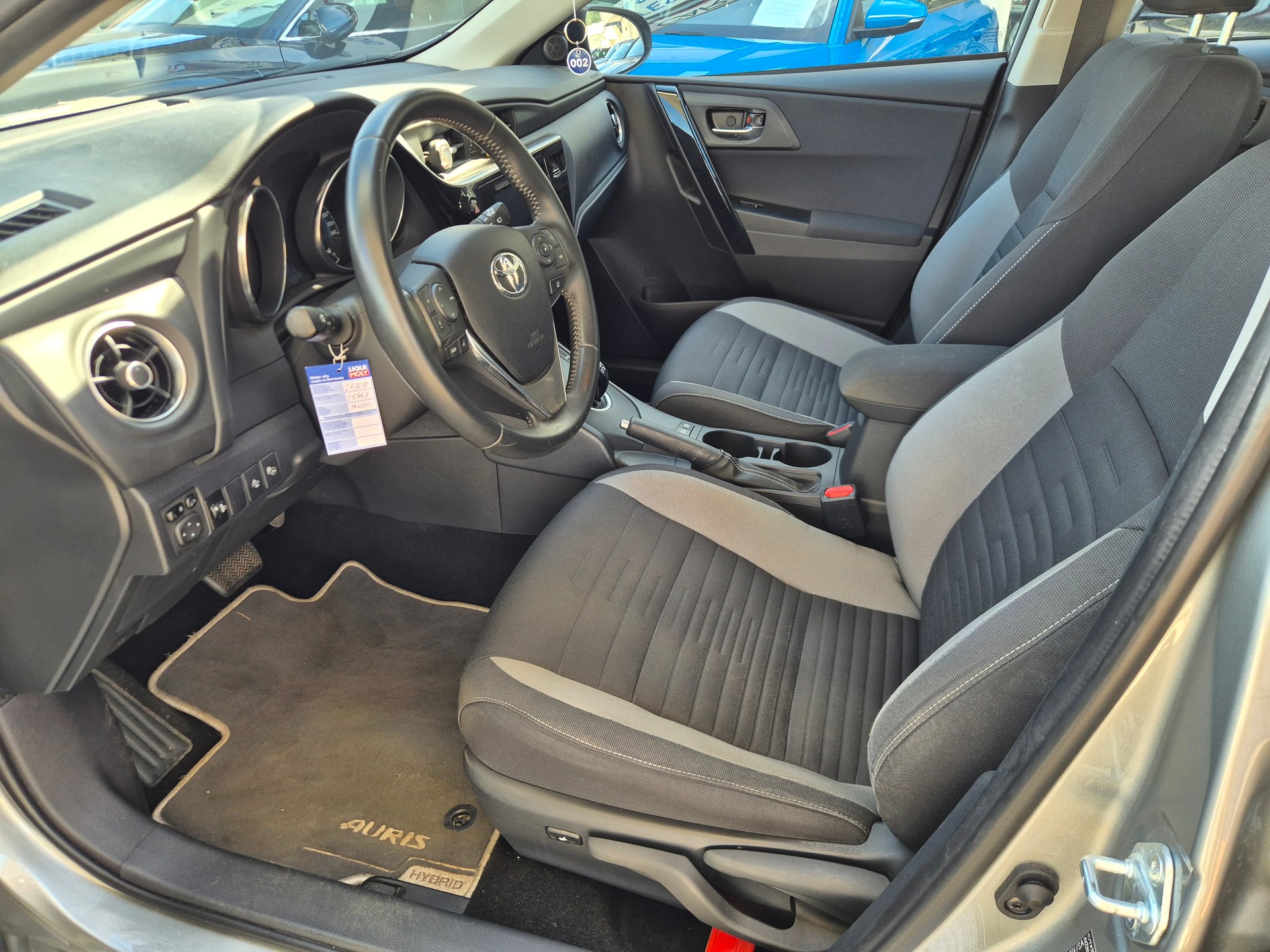 TOYOTA Auris 1.8 HSD Trend e-CVT-image-6