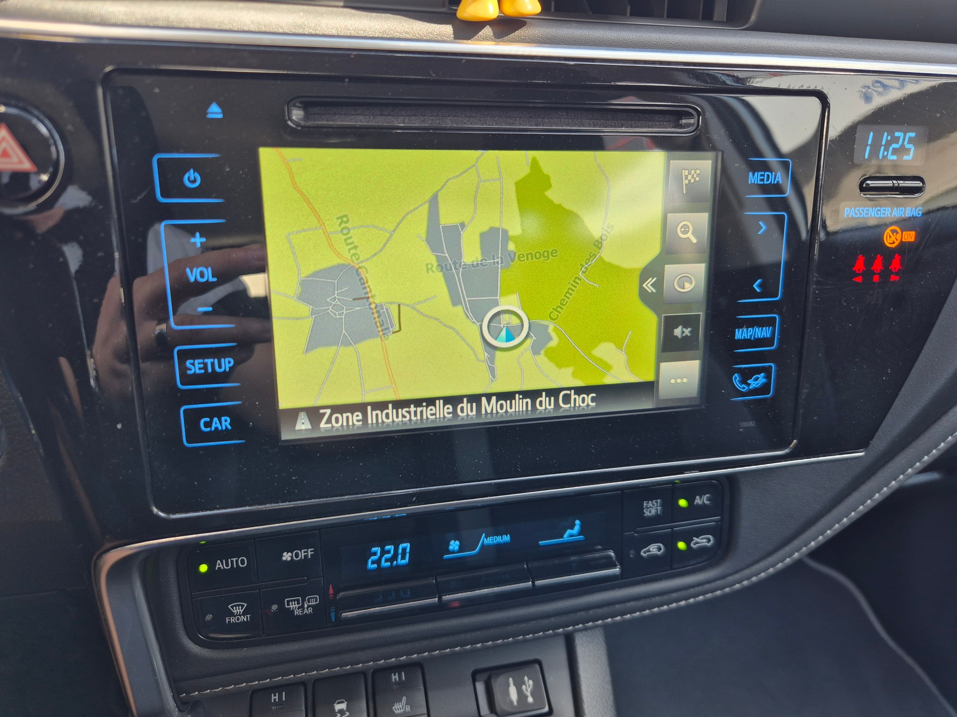 TOYOTA Auris 1.8 HSD Trend e-CVT-image-10