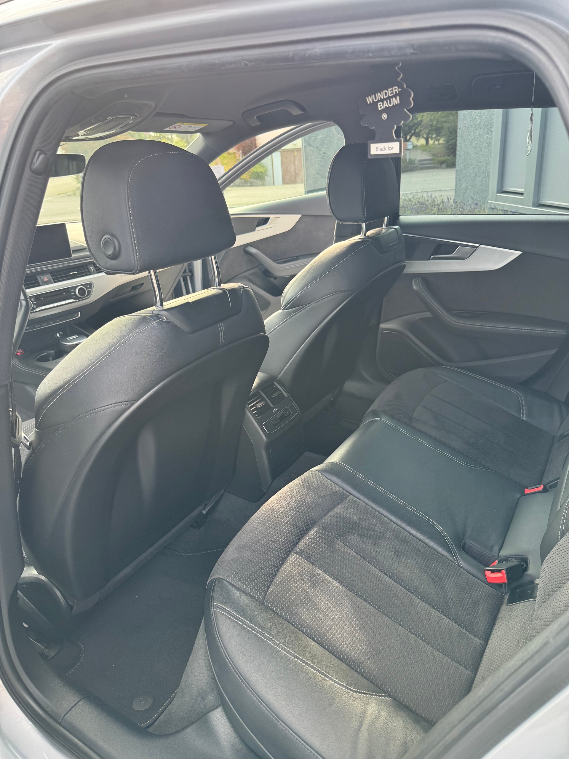 AUDI 3.0 V6 TFSI quattro S-Tronic-image-4