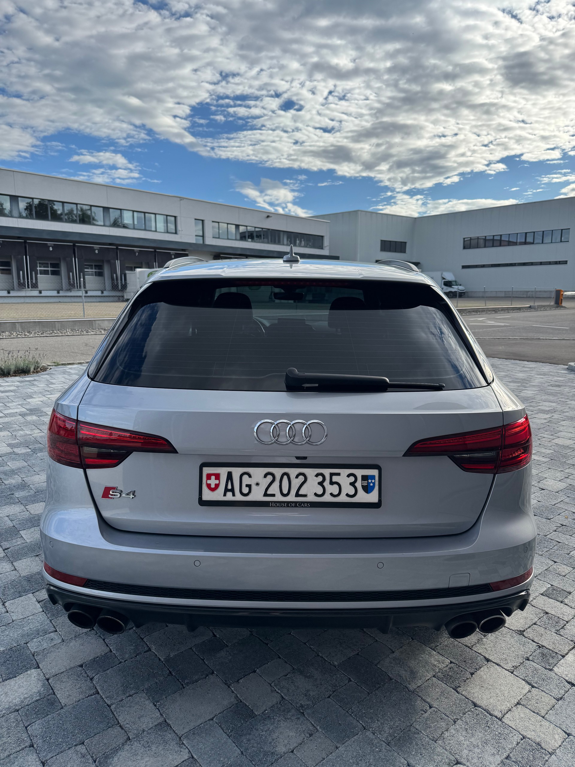 AUDI 3.0 V6 TFSI quattro S-Tronic-image-2