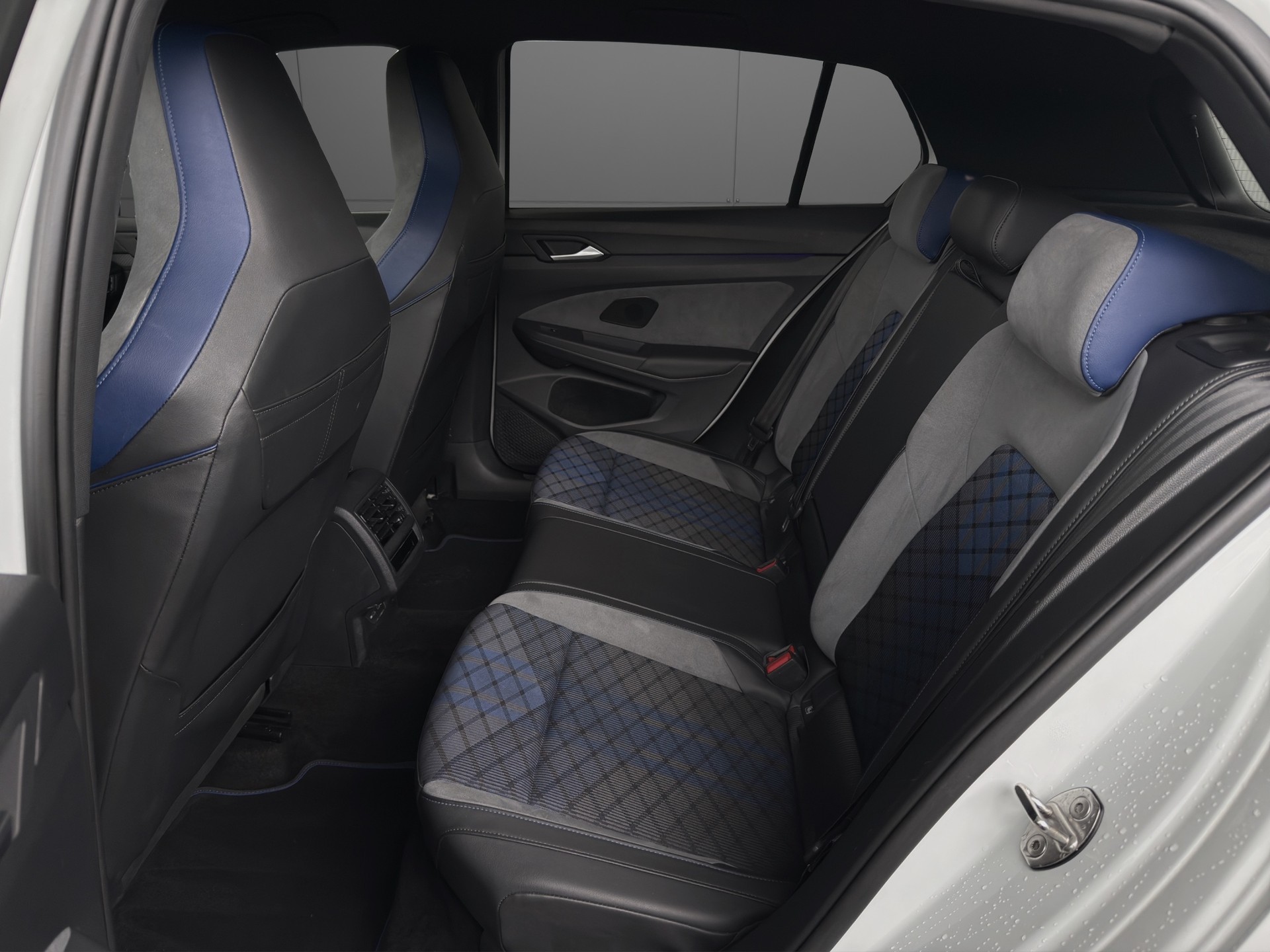 VW Golf 2.0 TSI R DSG 4Motion R Performance-image-8