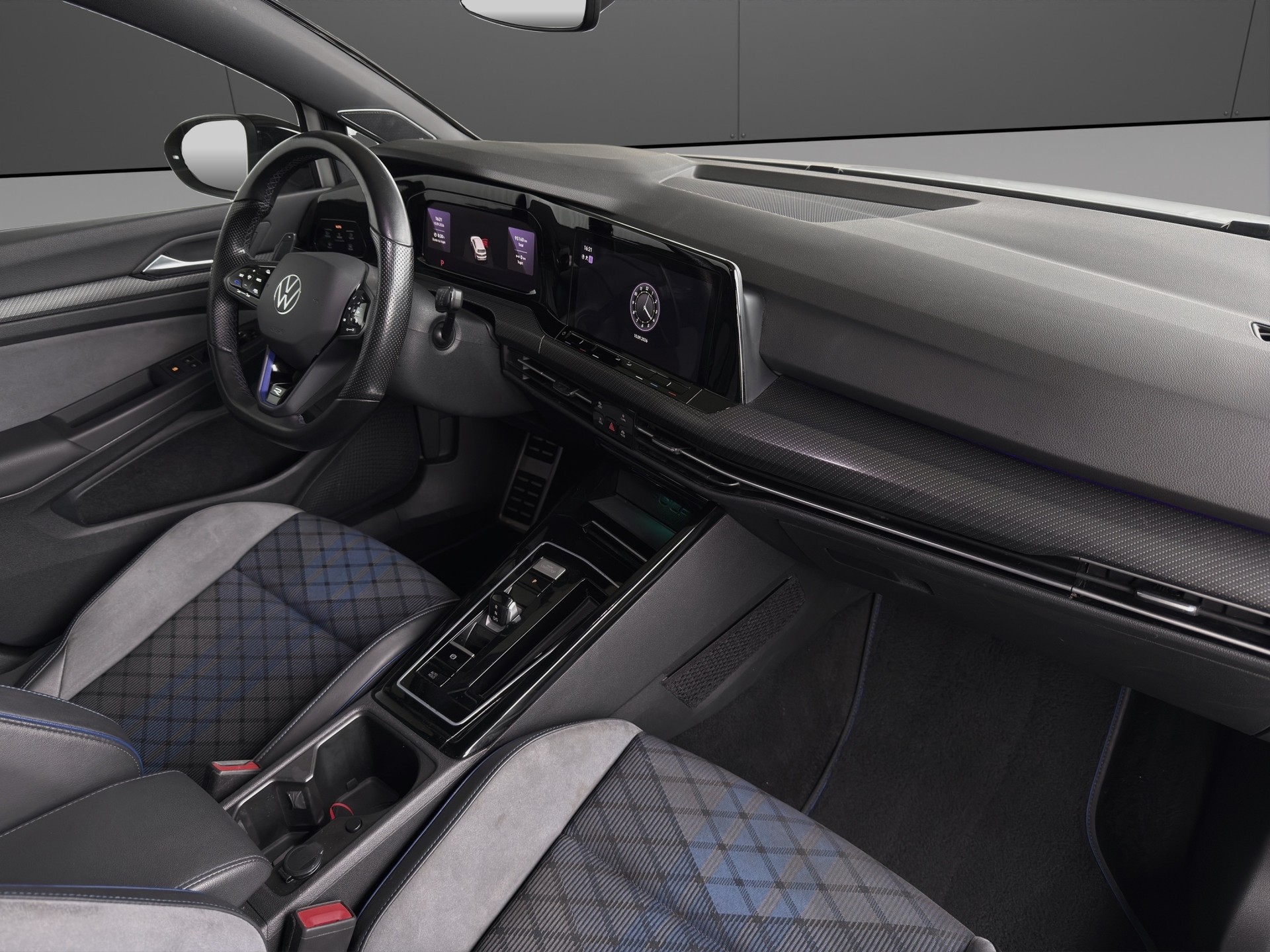 VW Golf 2.0 TSI R DSG 4Motion R Performance-image-11