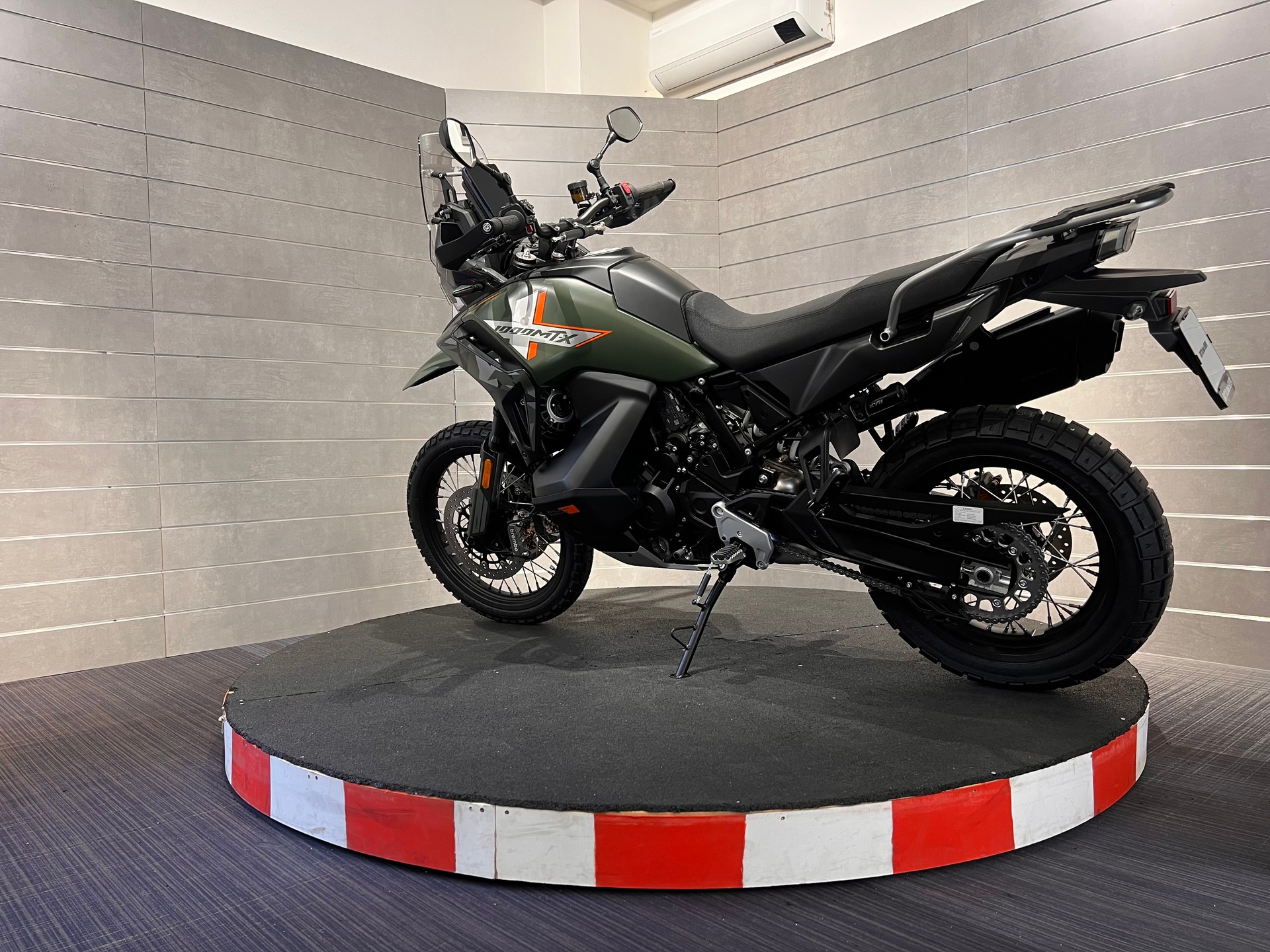 CF MOTO 1000 MT-X-showroom-element-2