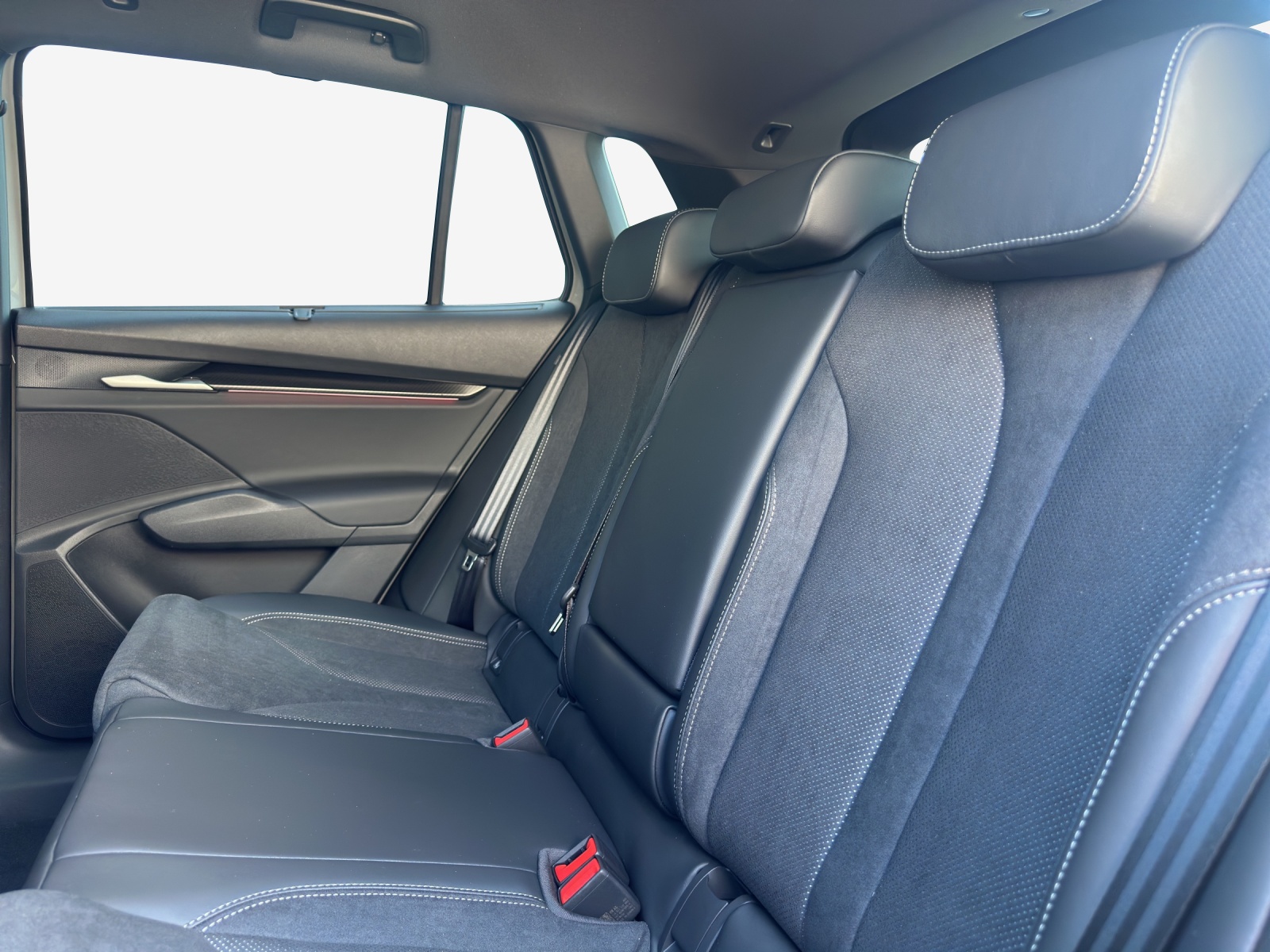 SKODA Elroq 85x Sportline 4x4-image-11