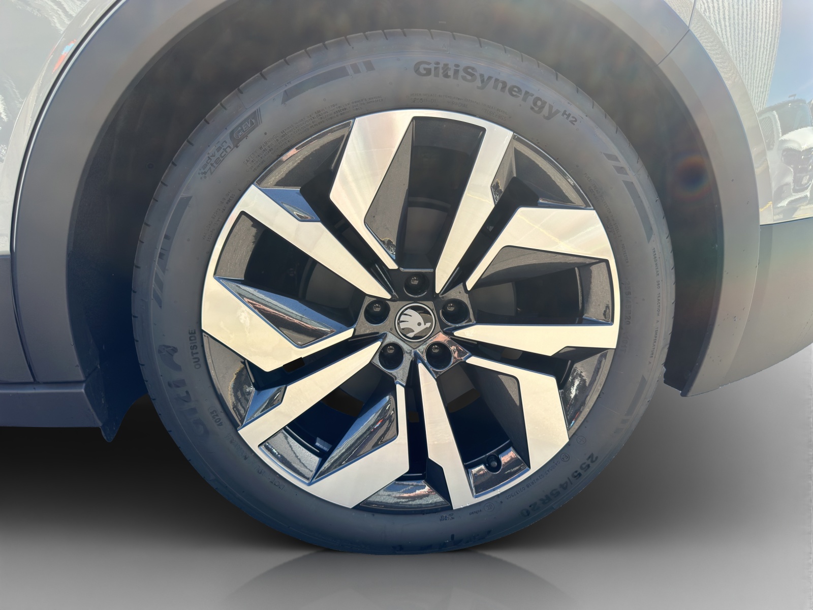 SKODA Elroq 85x Sportline 4x4-image-14