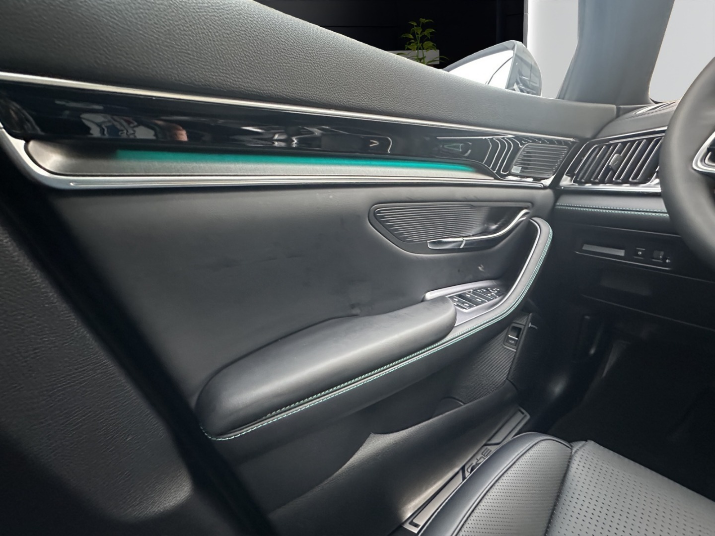 BYD Seal U DM-i Design AWD-image-13