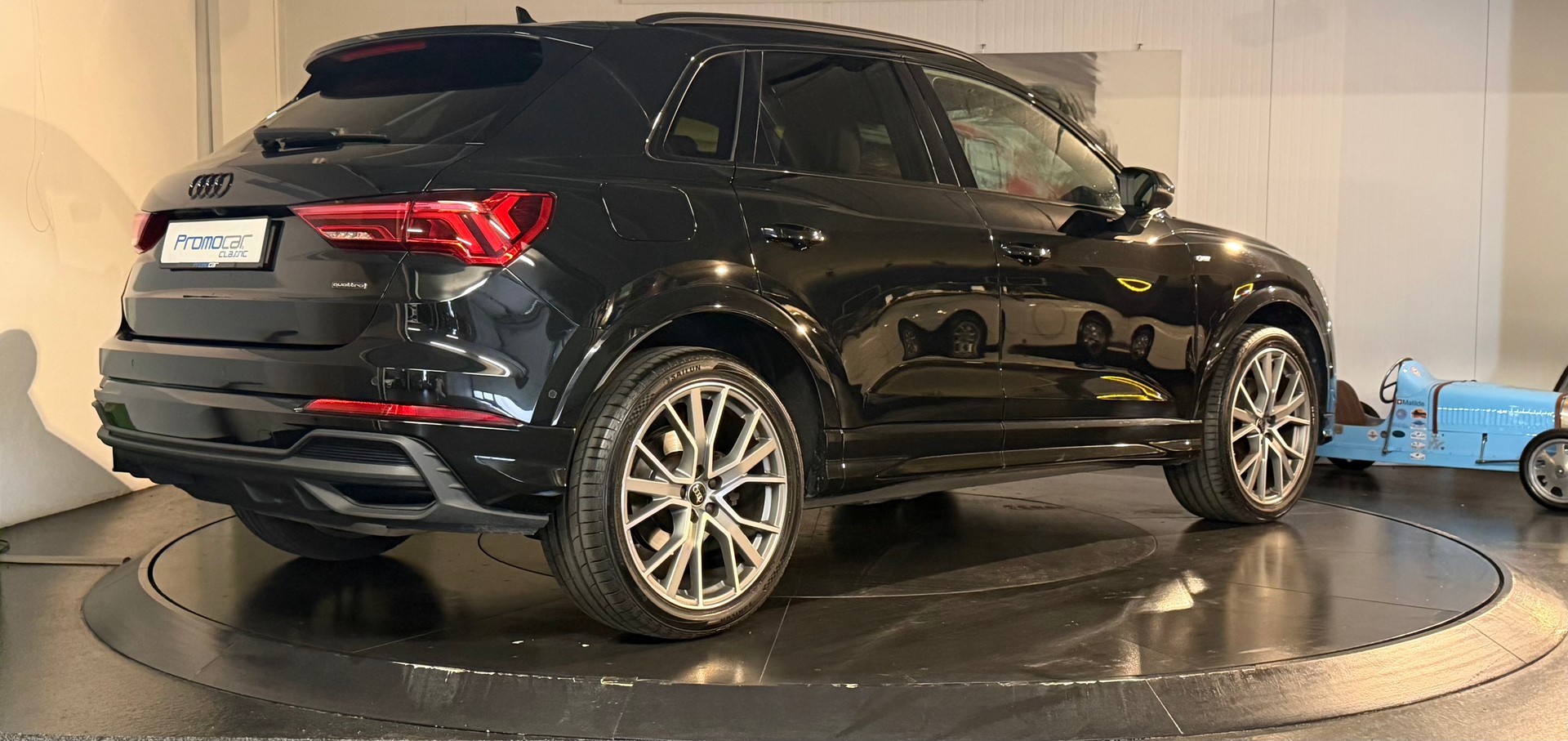 AUDI Q3 40 TFSI S line quattro S-tronic-image-5