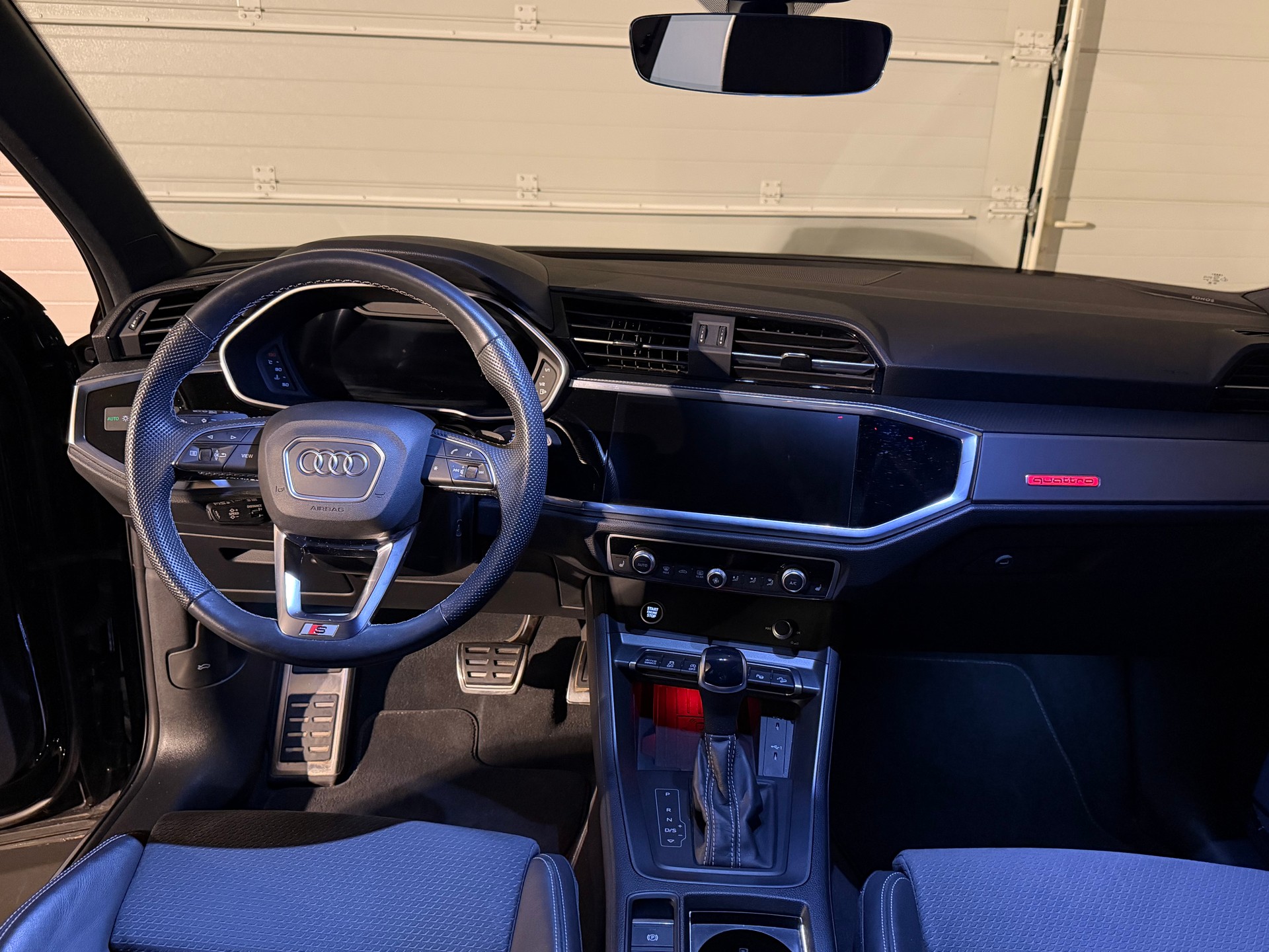 AUDI Q3 40 TFSI S line quattro S-tronic-image-18