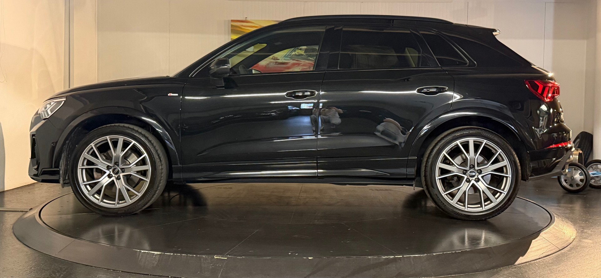 AUDI Q3 40 TFSI S line quattro S-tronic-image-2